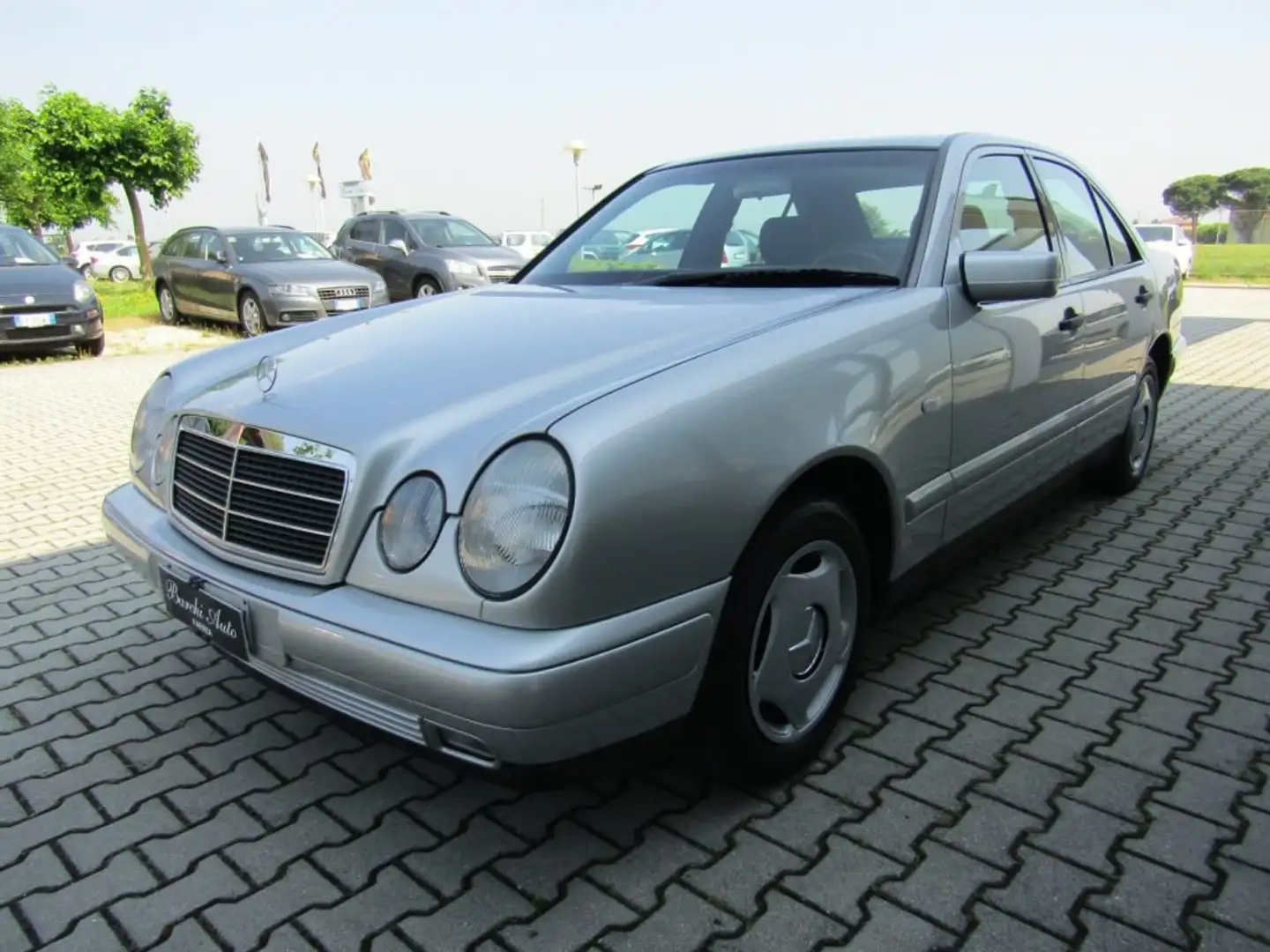 Mercedes-Benz E 200 E 200 cat Classic QUATTRO FARI - UNICO PROPRIETAR Argento - 2