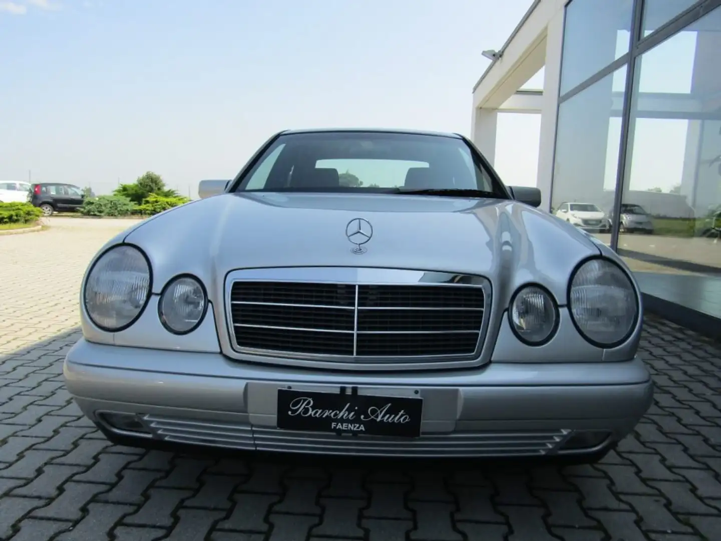 Mercedes-Benz E 200 E 200 cat Classic QUATTRO FARI - UNICO PROPRIETAR Argento - 1