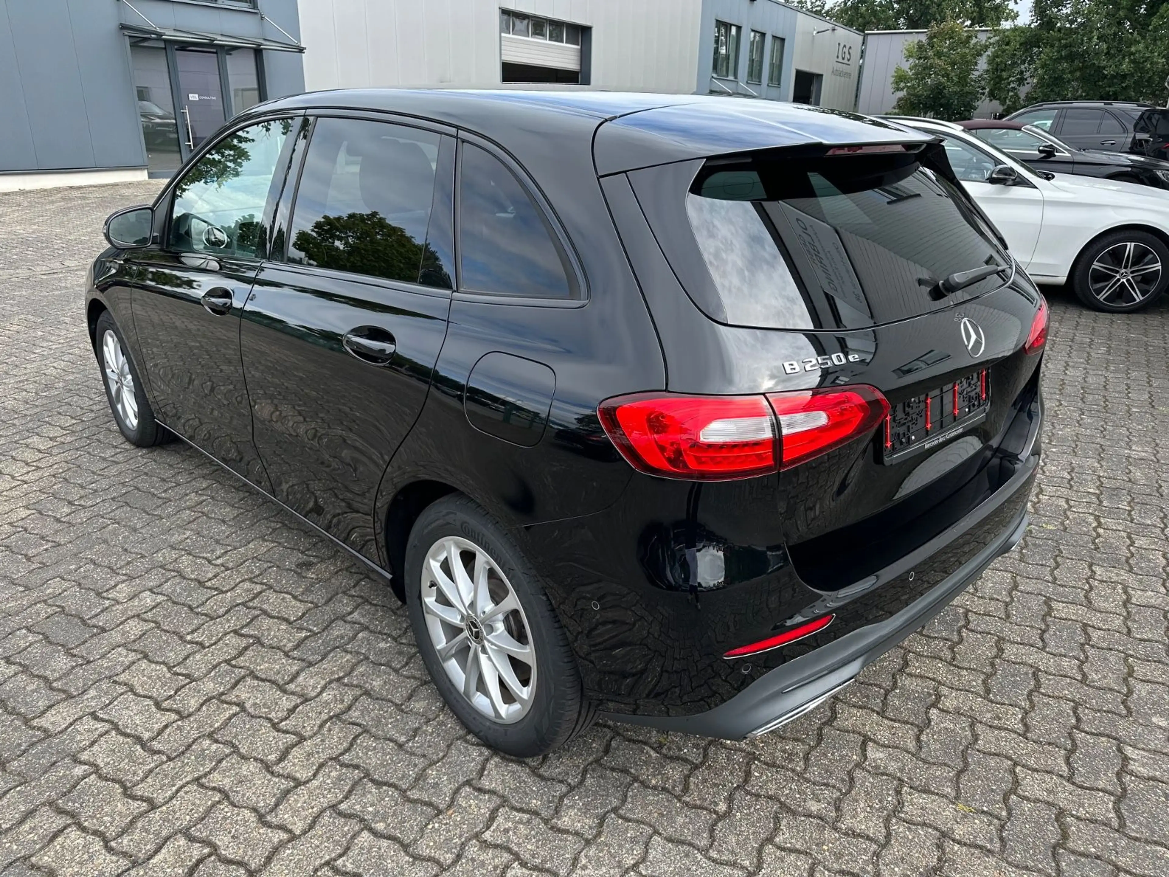 Mercedes-Benz B 250 e DCT Progressive Navi Night Paket — photo 4