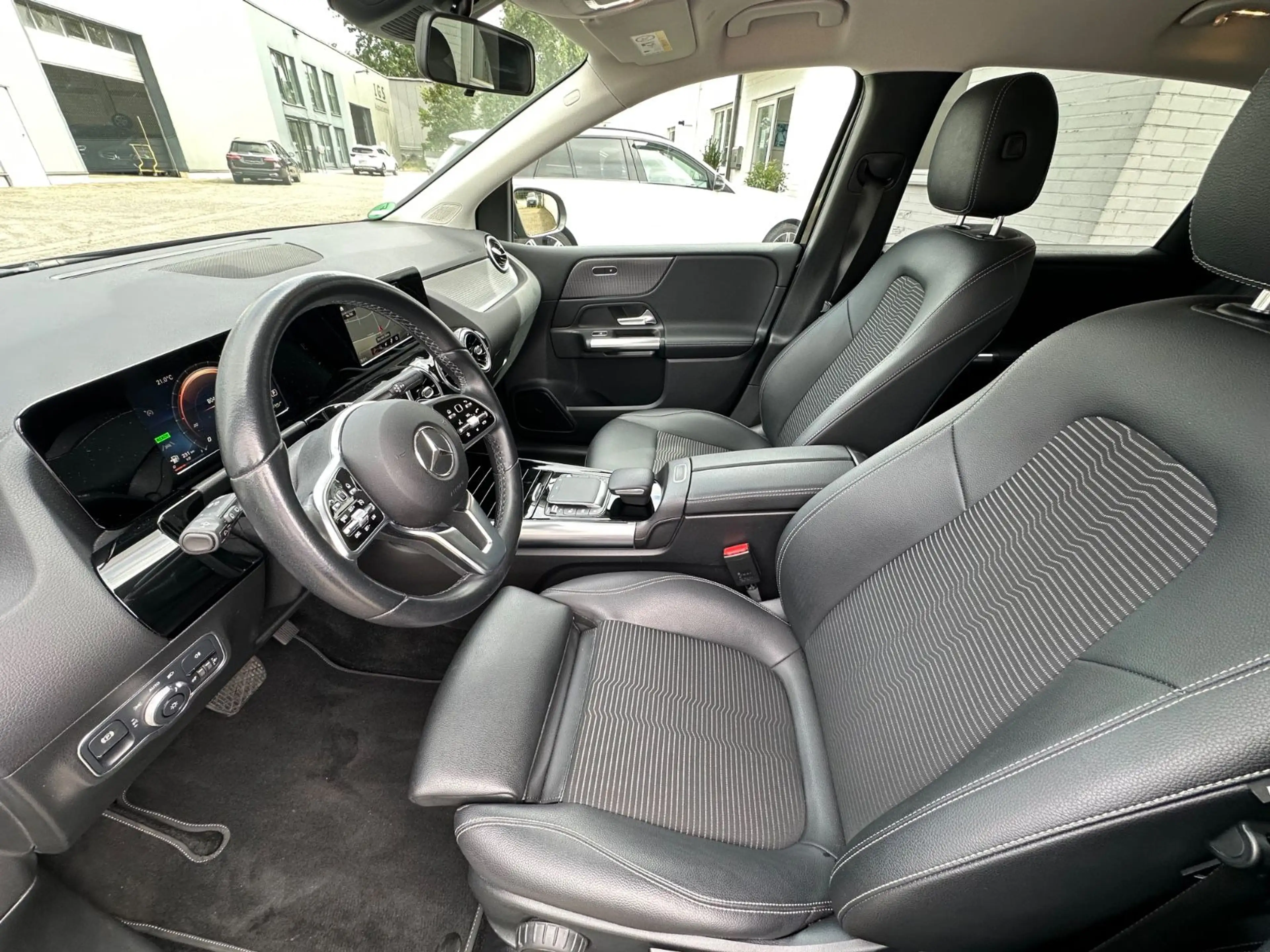 Mercedes-Benz B 250 e DCT Progressive Navi Night Paket — photo 7