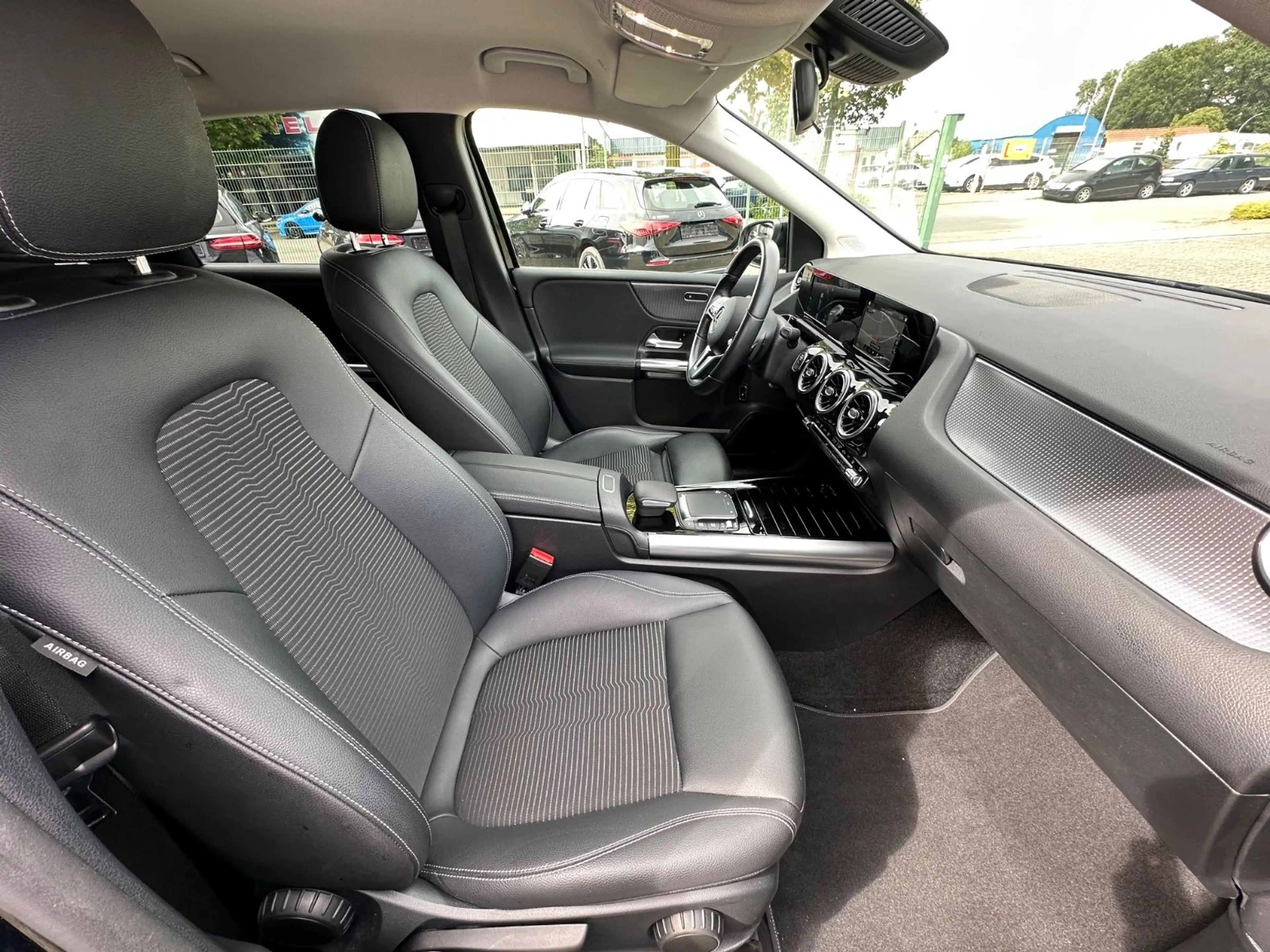 Mercedes-Benz B 250 e DCT Progressive Navi Night Paket — photo 8