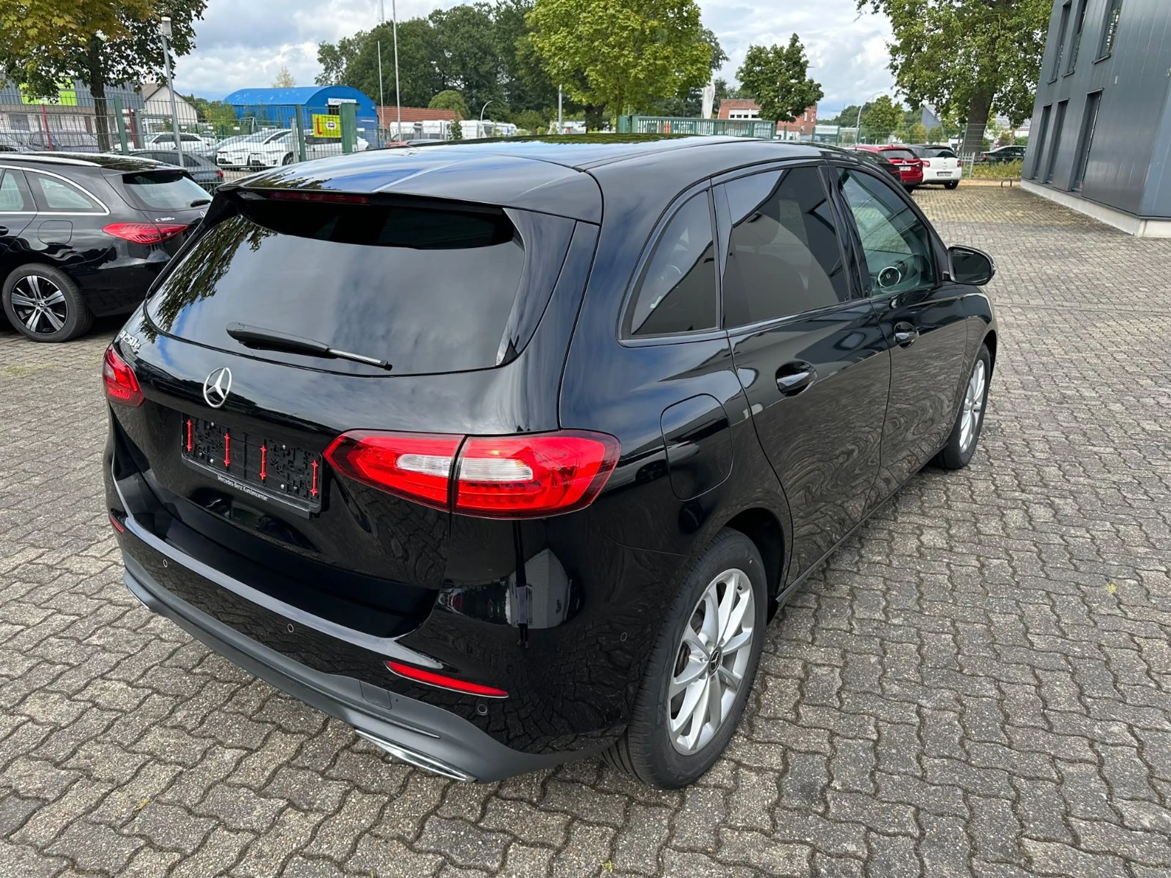 Mercedes-Benz B 250 e DCT Progressive Navi Night Paket — photo 3