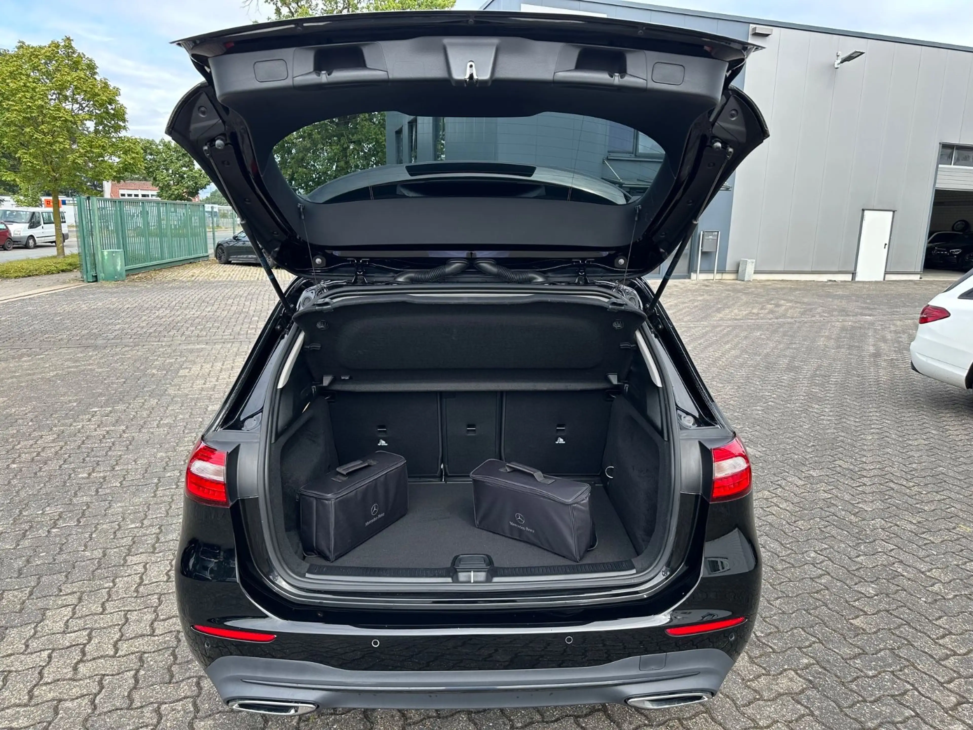Mercedes-Benz B 250 e DCT Progressive Navi Night Paket — photo 5