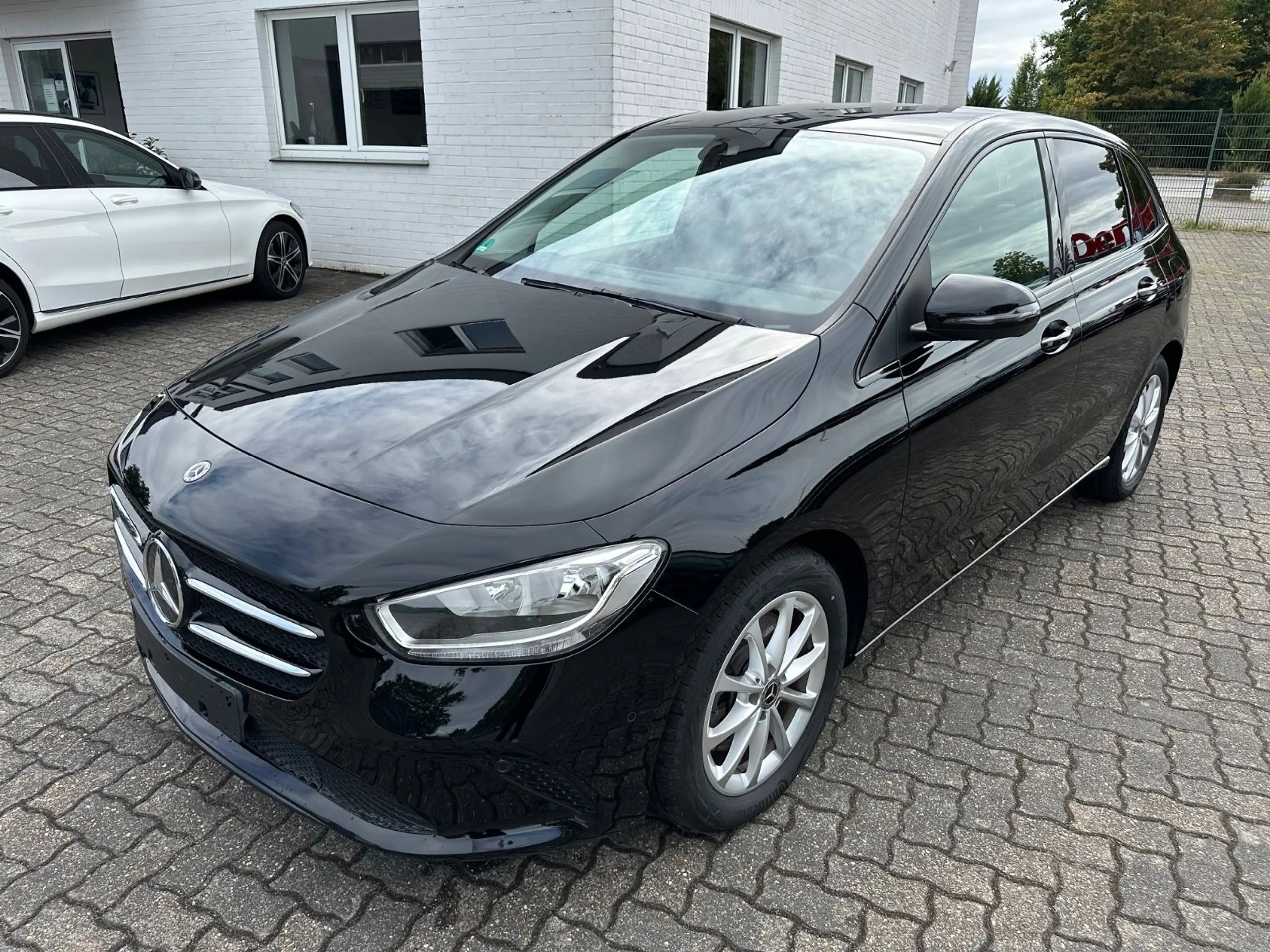Mercedes-Benz B 250 e DCT Progressive Navi Night Paket