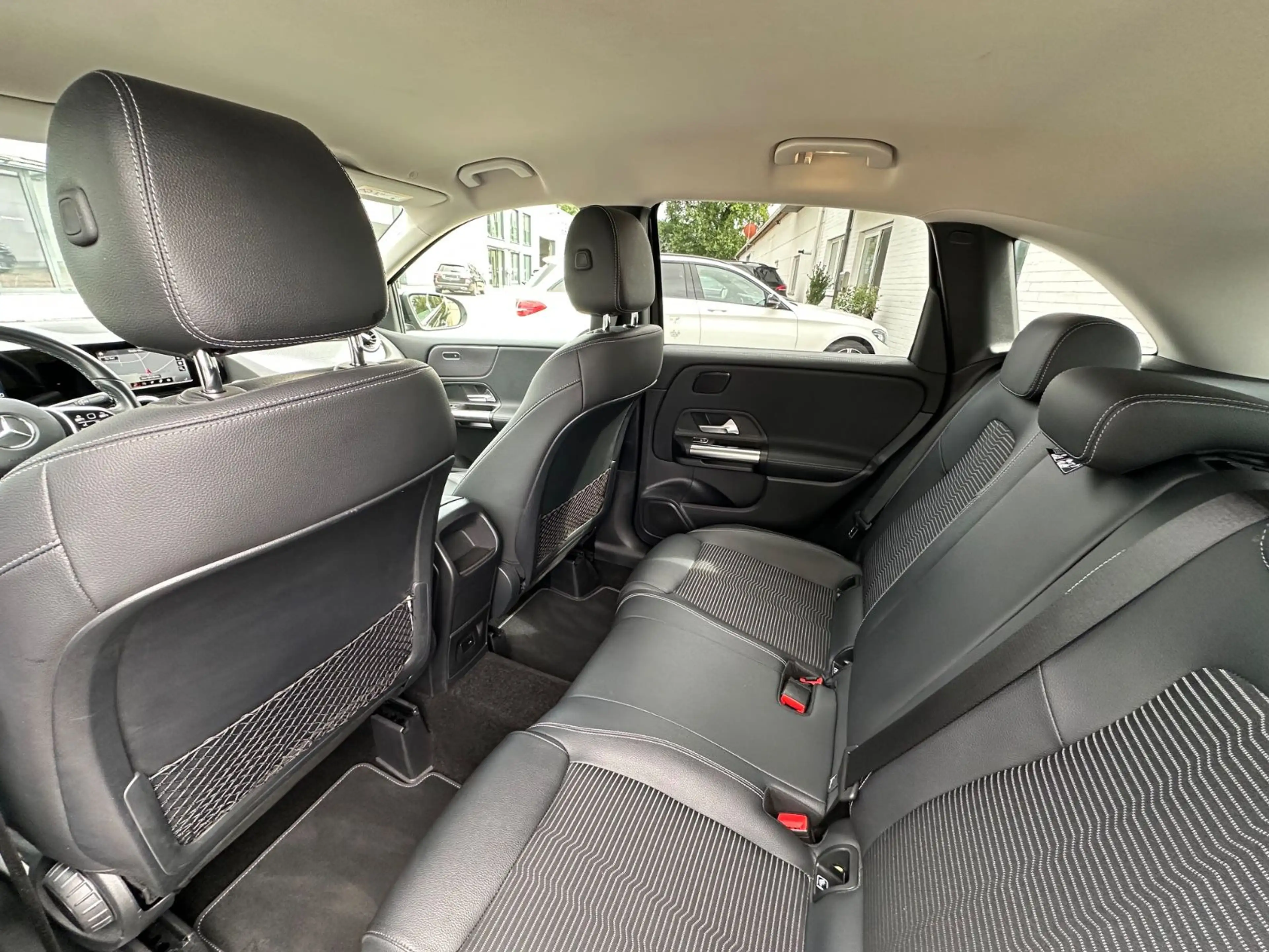 Mercedes-Benz B 250 e DCT Progressive Navi Night Paket — photo 9