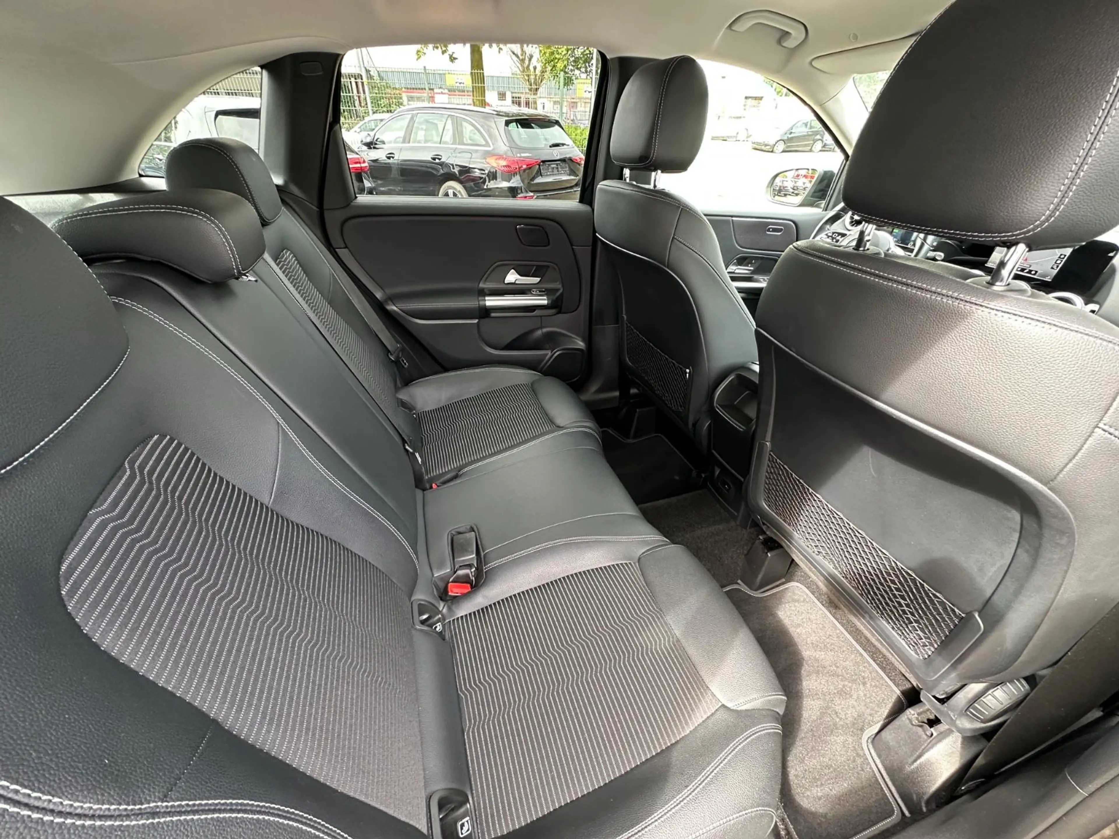 Mercedes-Benz B 250 e DCT Progressive Navi Night Paket — photo 10