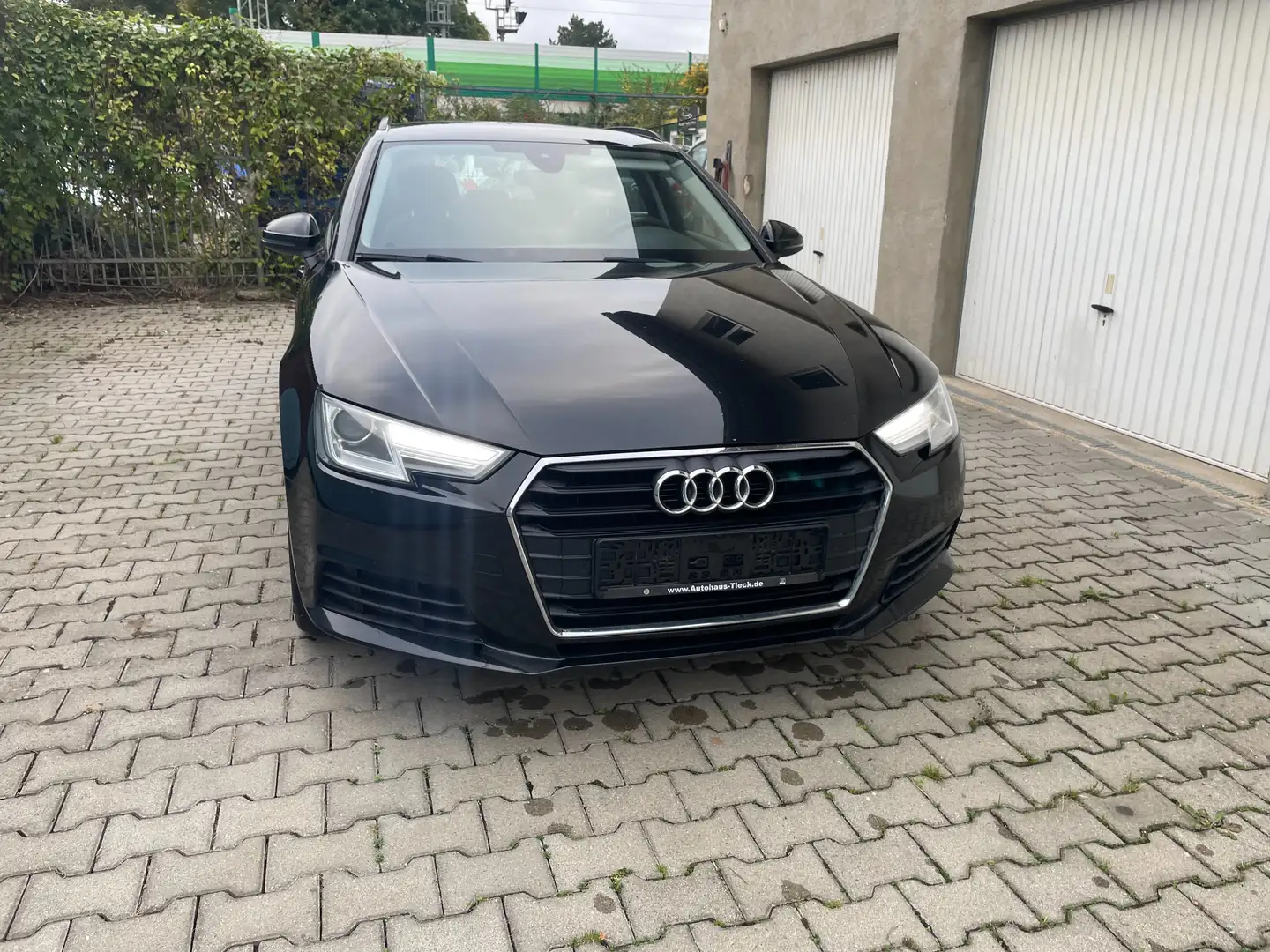 Audi A4 Avant, Navi, PDC, Sitzheizung Schwarz - 1