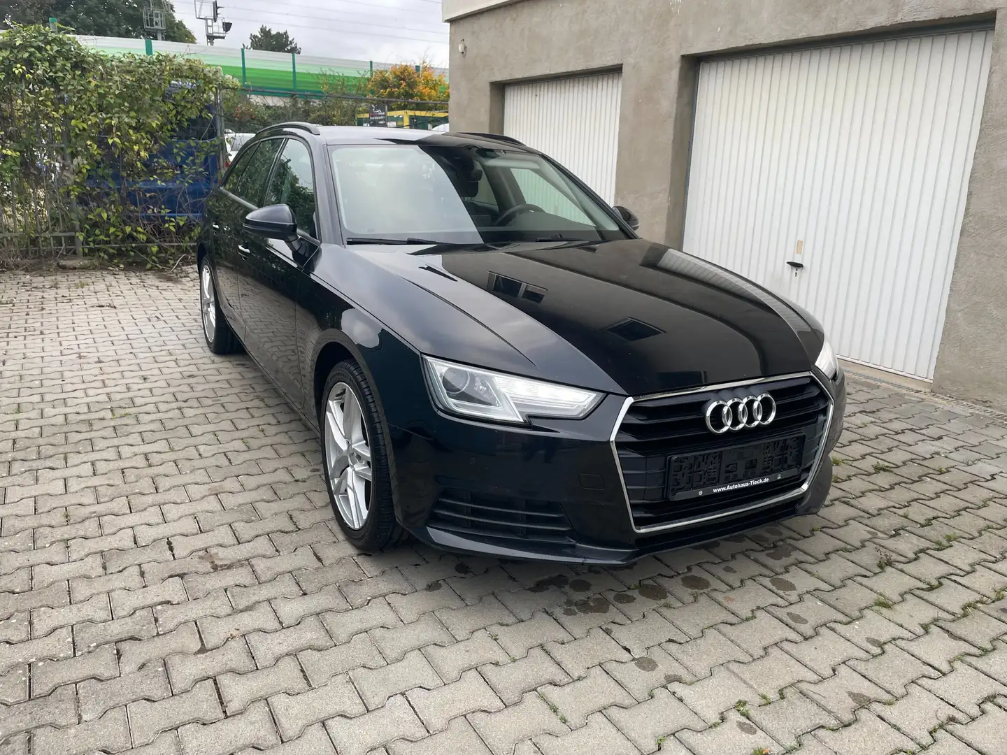 Audi A4 Avant, Navi, PDC, Sitzheizung Schwarz - 2