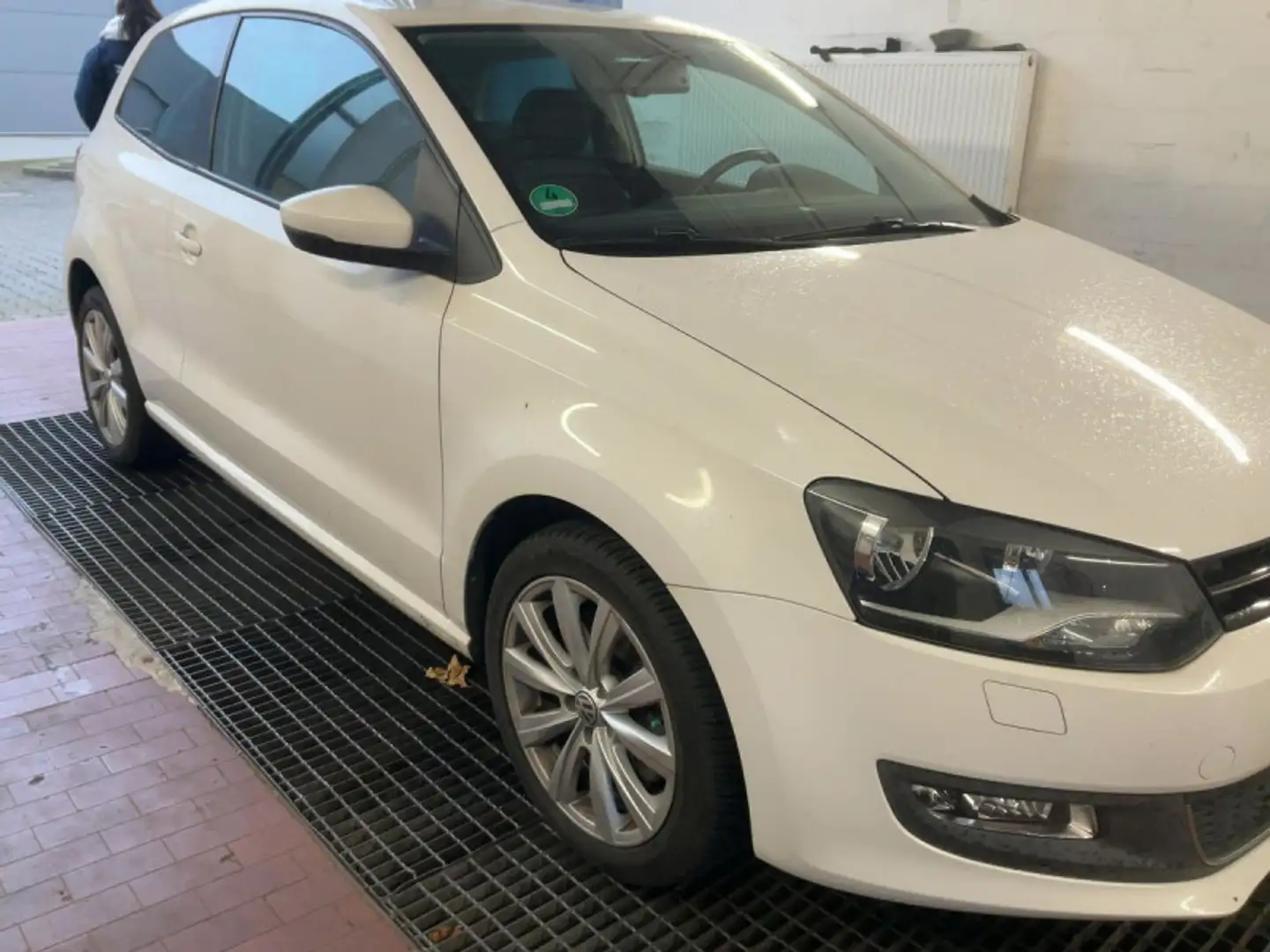 Volkswagen Polo 1.6 TDI 105CH FAP SPORTLINE 3P Blanc - 2