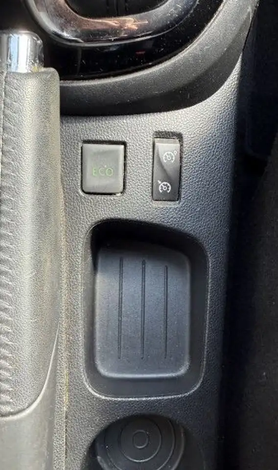 Renault Captur — photo 23