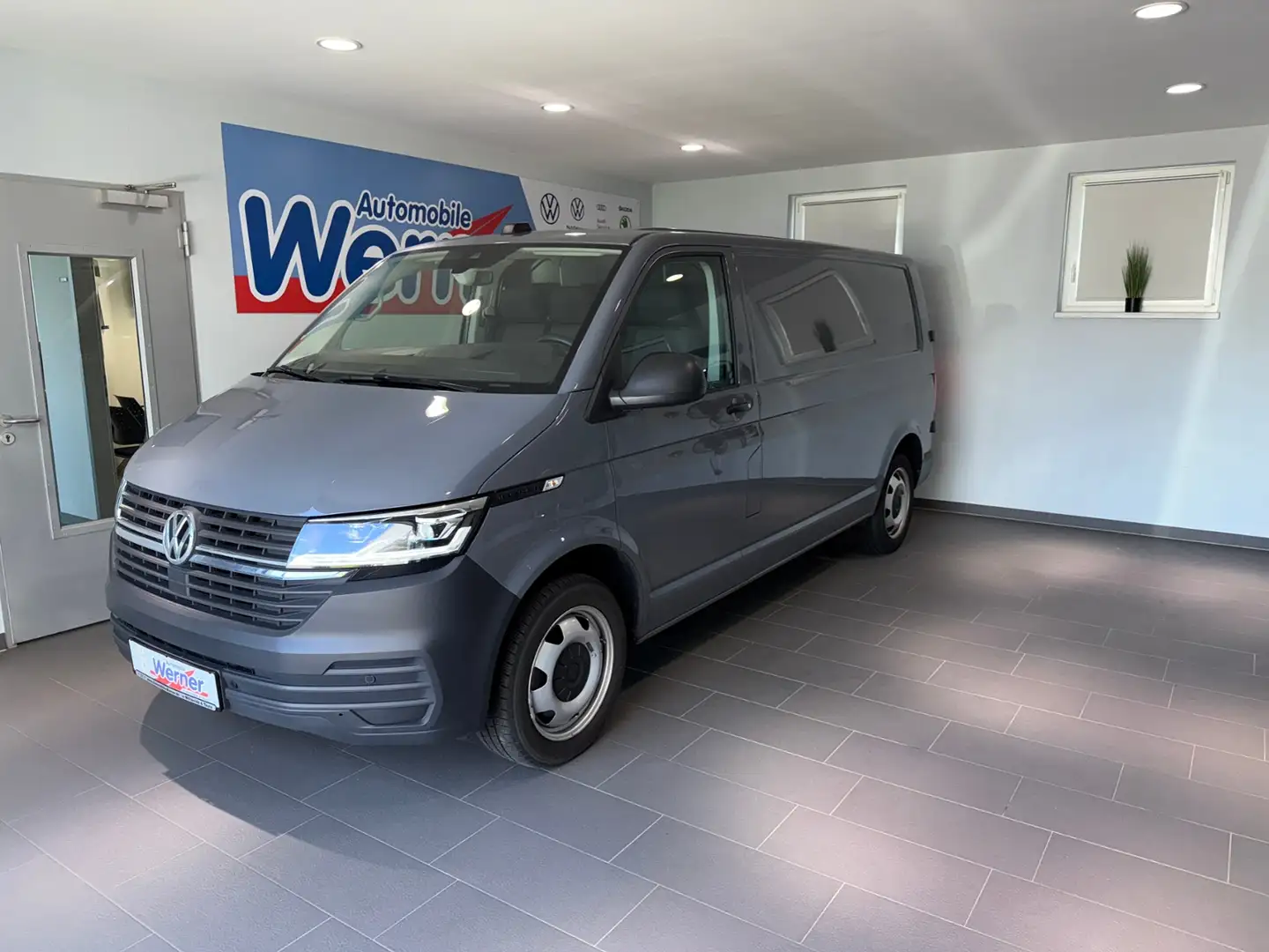 Volkswagen T6.1 Transporter LR 2.0TDI LED AHK Navi RKamera Gris - 1