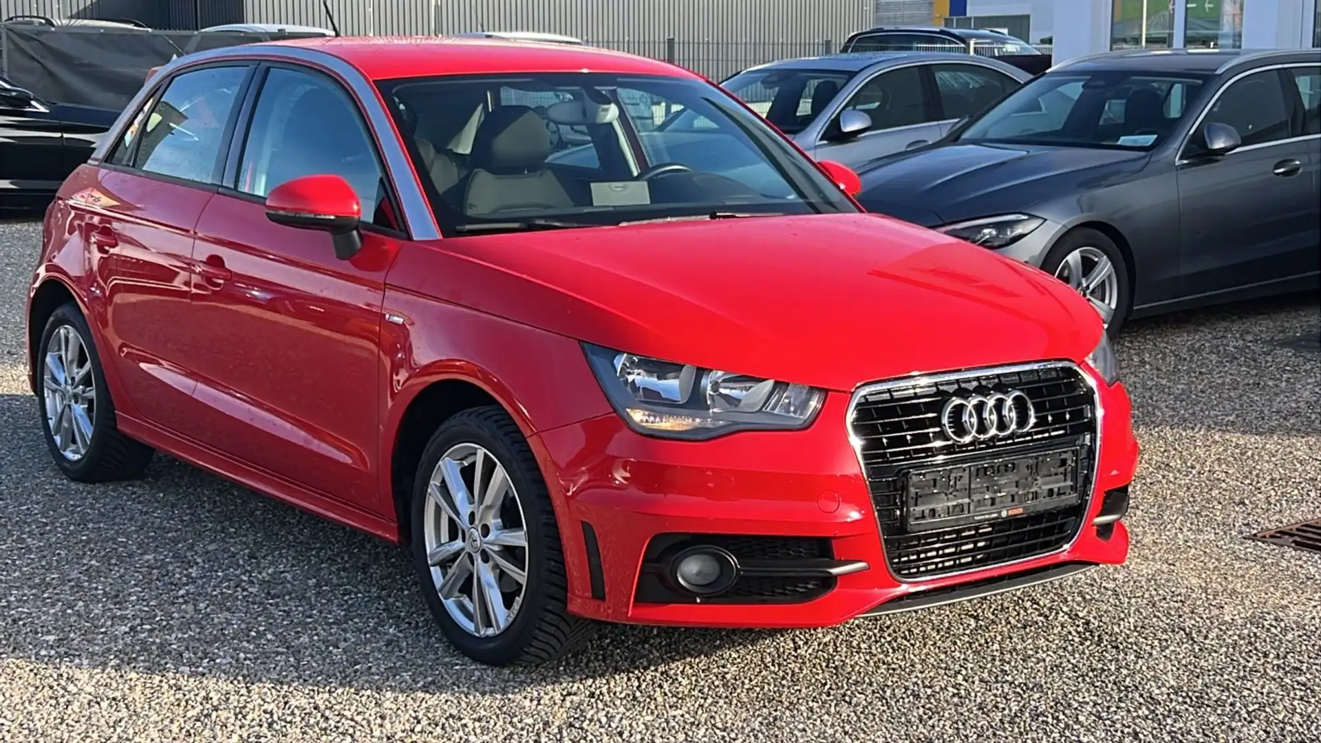 Audi A1 1.6 TDI S line Sportback Navi SHZ Bluetooth Rot - 1