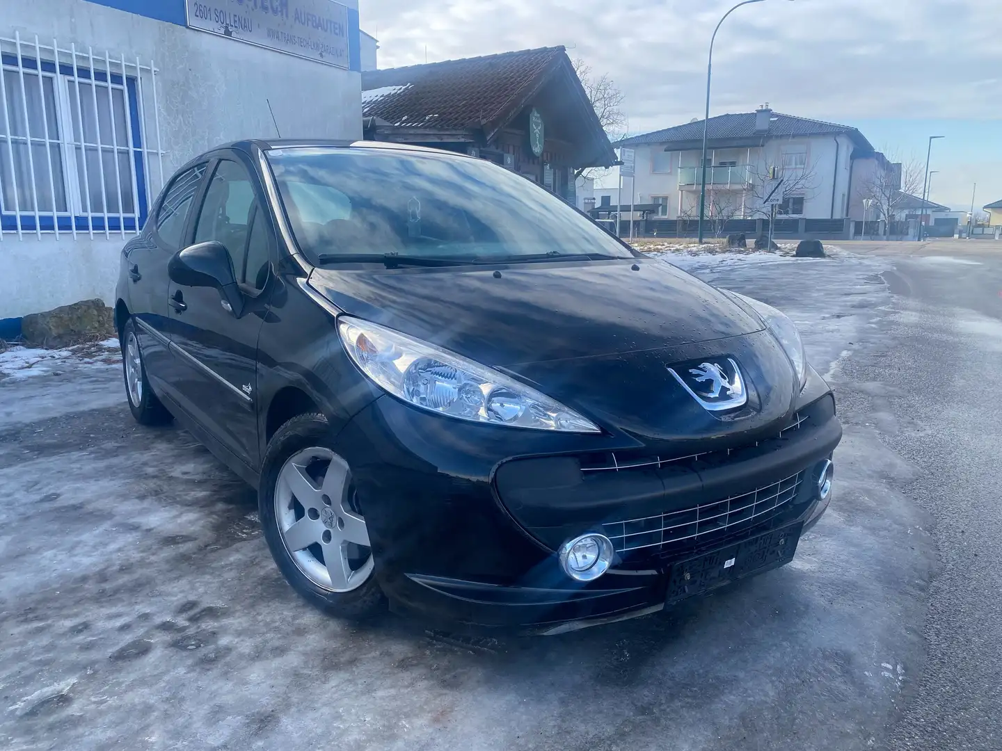 Peugeot 207 207 Active 1,4 16V Schwarz - 2