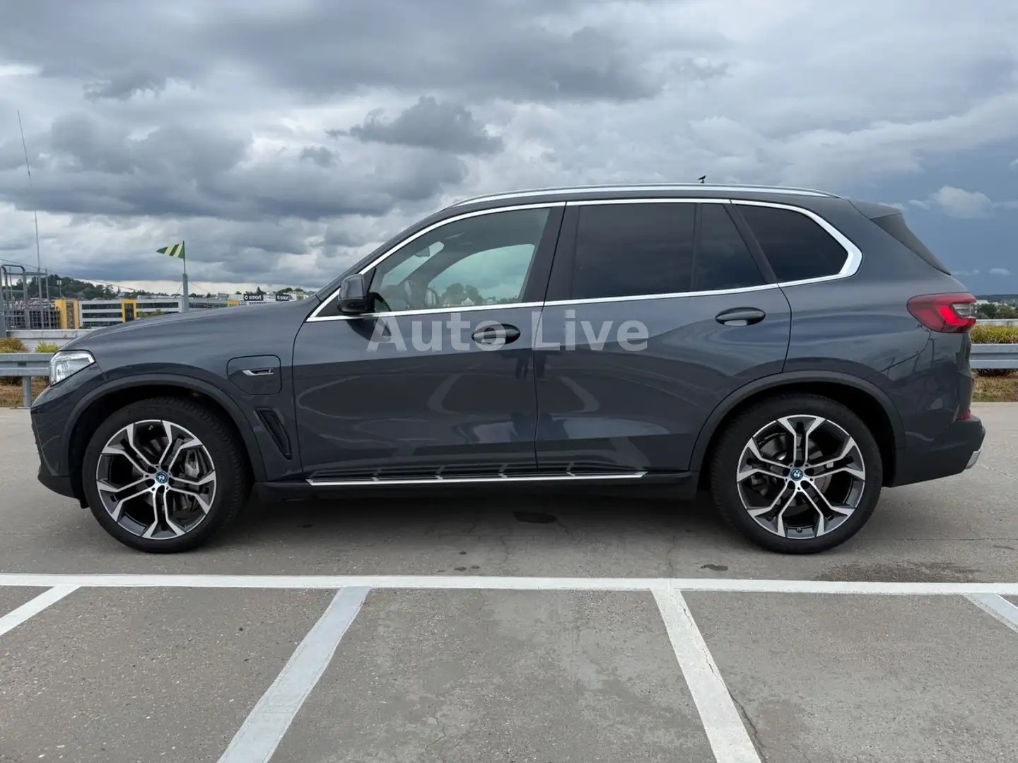 BMW X5 xDrive 45e SPORT*PANO*NAV*LASER*360*AHK*VOL!! Grau - 2