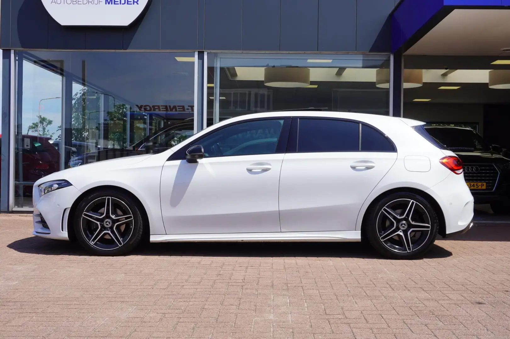 Mercedes-Benz A 200 Business Solution AMG | Automaat | Panodak | Sfeer Wit - 2