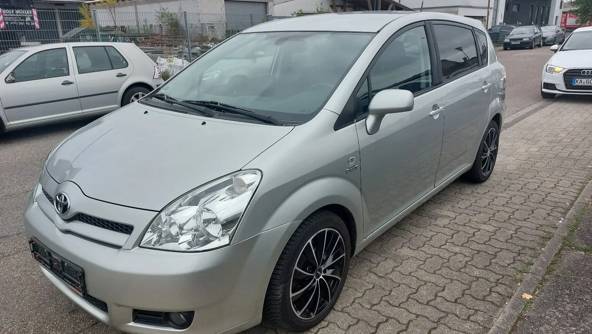 Toyota Corolla Verso 2.2 D-CAT Sol Silber - 1