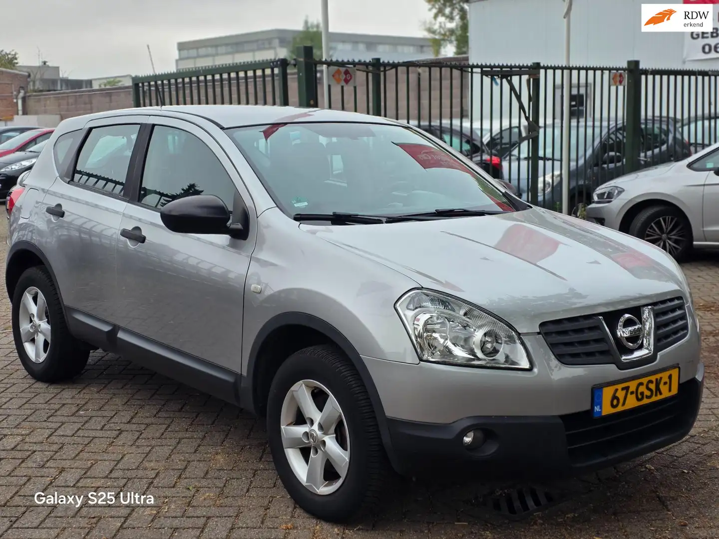 Nissan Qashqai 1.6 Visia VOLLEDIG DEALER ONDERHOUDEN AIRCO cruis Gris - 1
