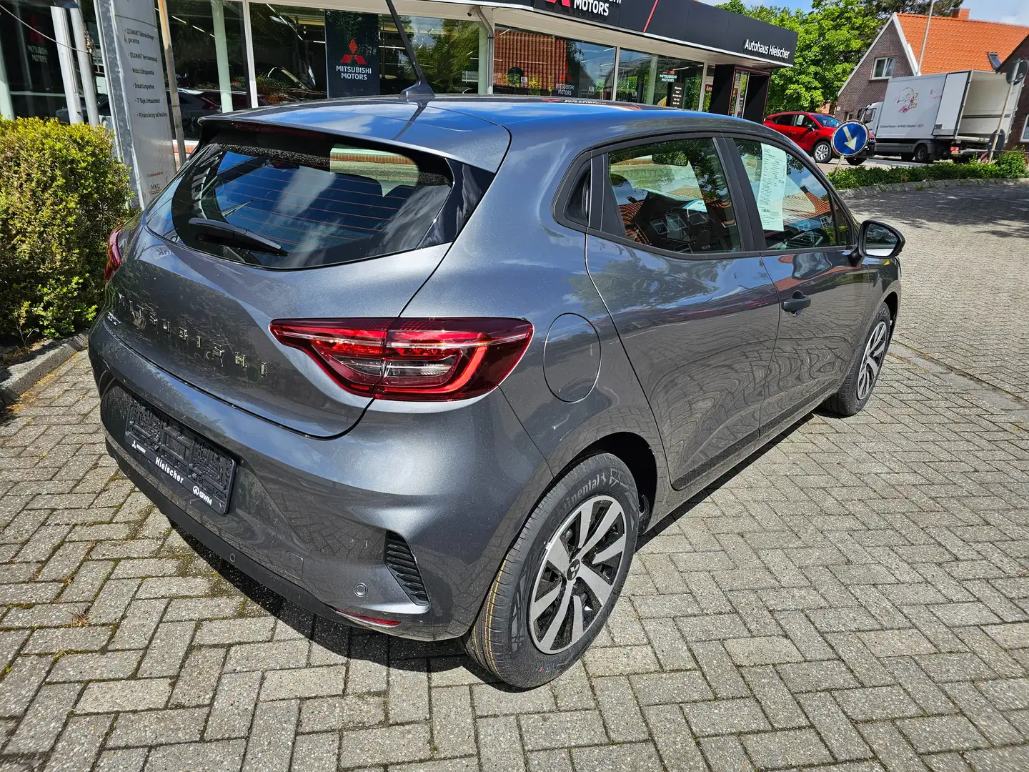 Mitsubishi Colt 1.0 BASIS Grau - 2