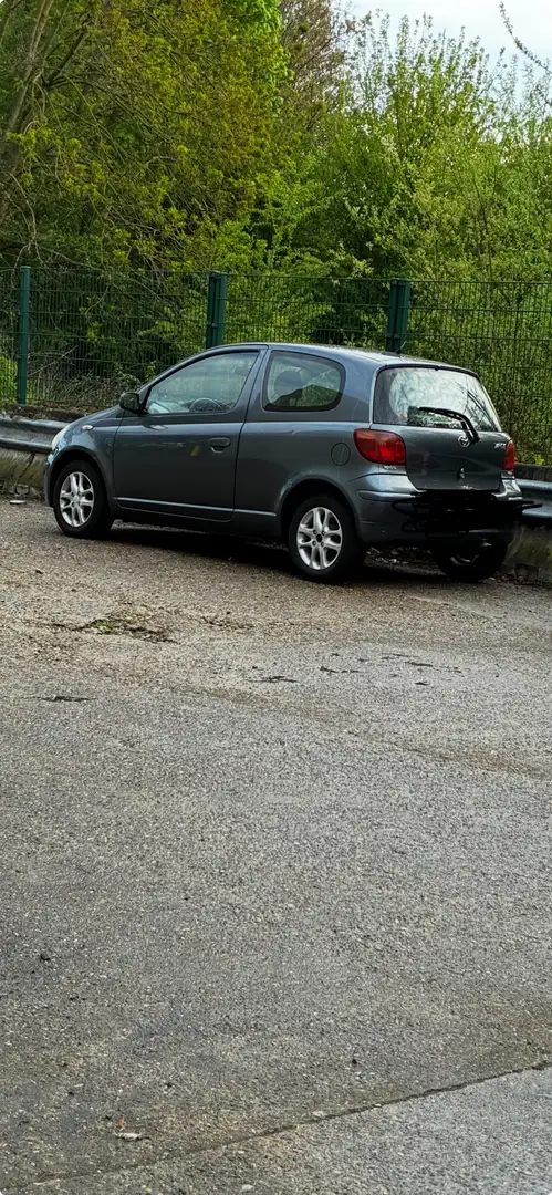Toyota Yaris 1.3 16v Luna - 1