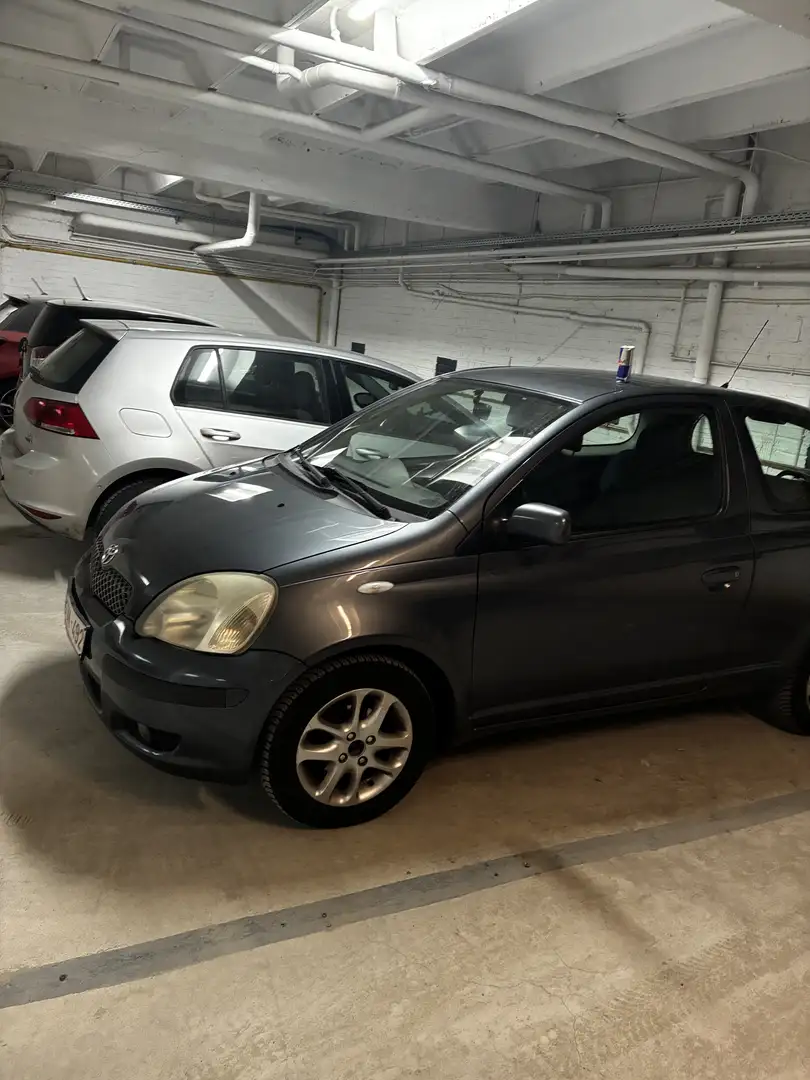 Toyota Yaris 1.3 16v Luna - 2