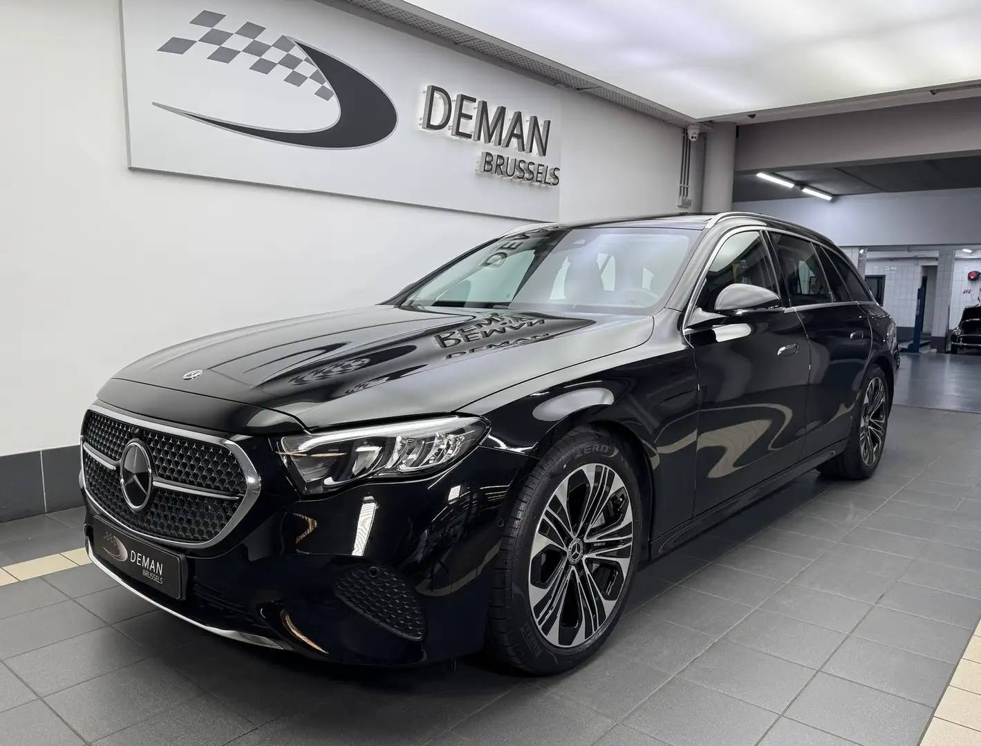 Mercedes-Benz E 300 E 300de break * 4Matic * Hybrid * Toit Pano * ACT Zwart - 1