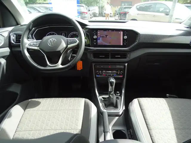 Volkswagen T-Cross view 9