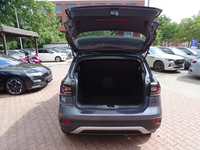 Volkswagen T-Cross view 5