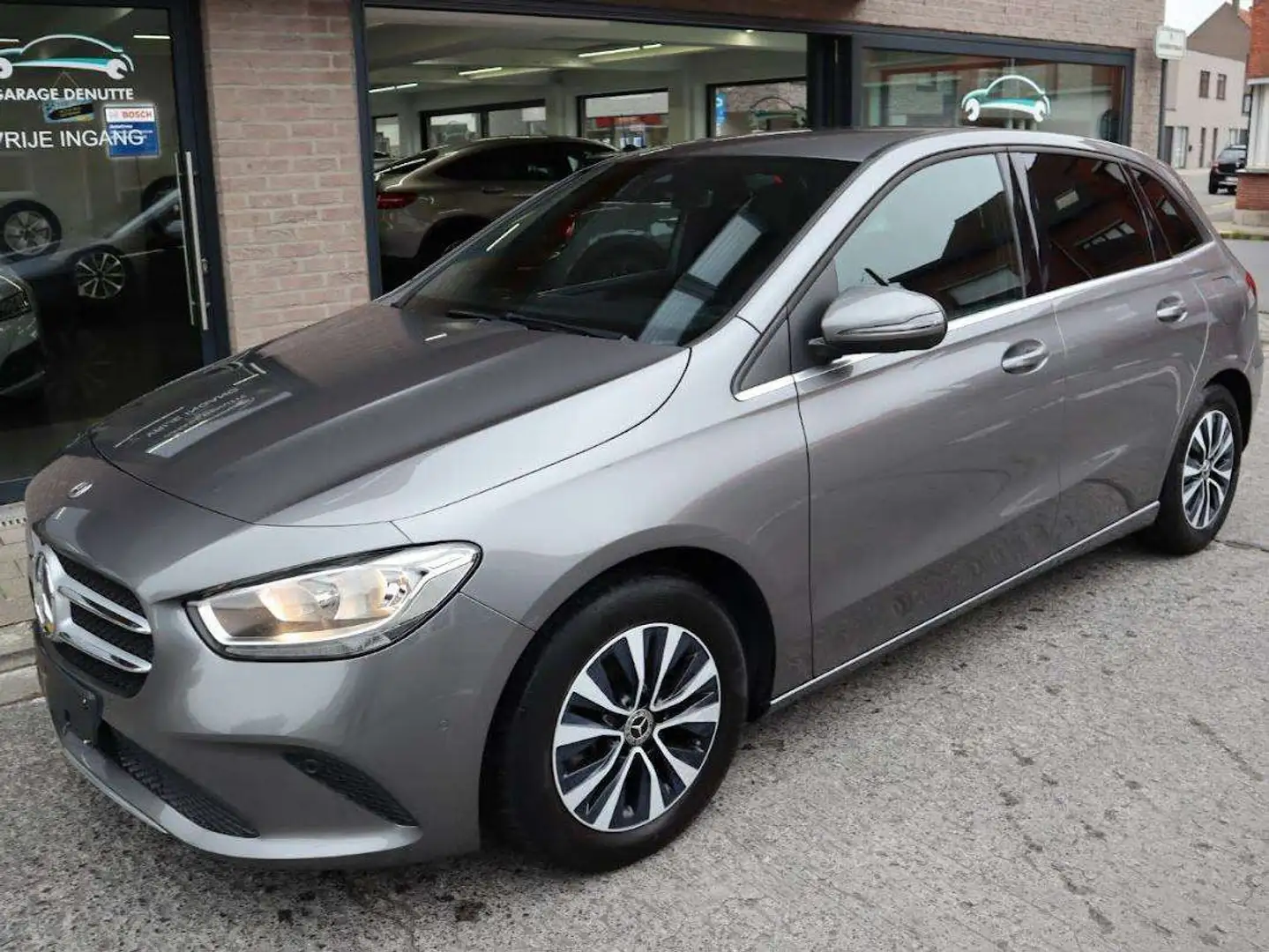 Mercedes-Benz B 180 d Business Solution Gris - 1