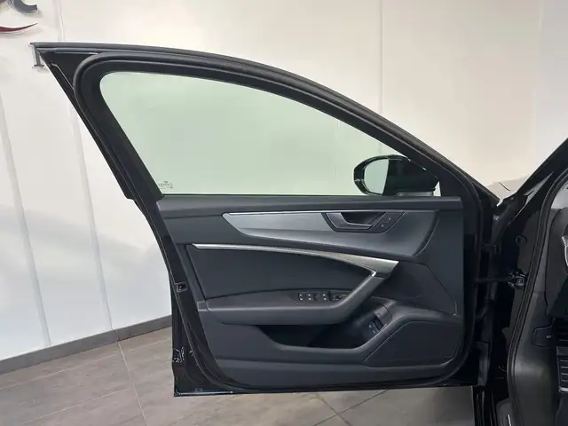 Audi A6 view 6