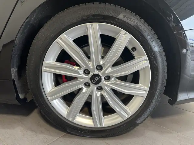 Audi A6 Avant view 3