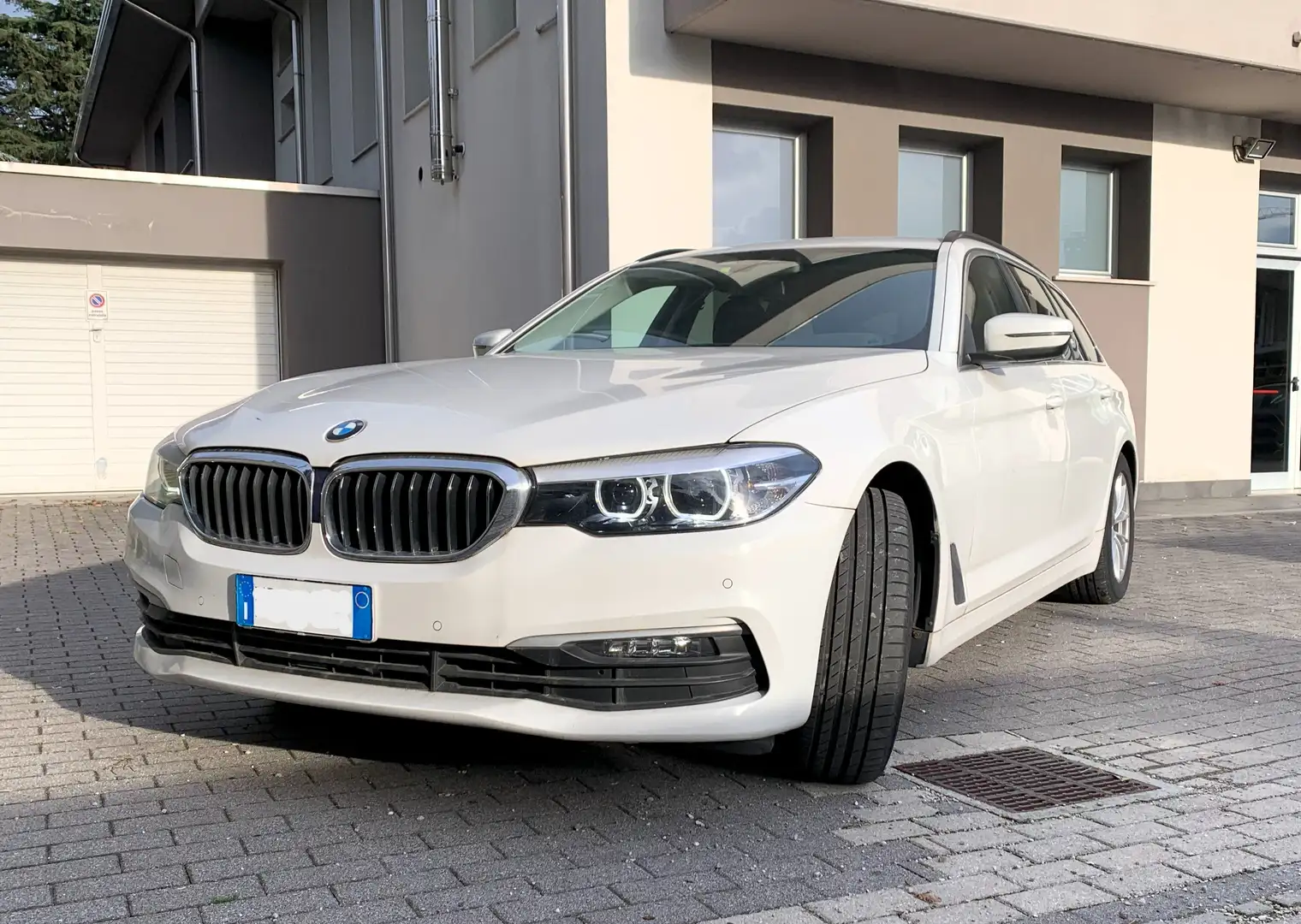BMW 520 520d Touring Business auto Bianco - 1