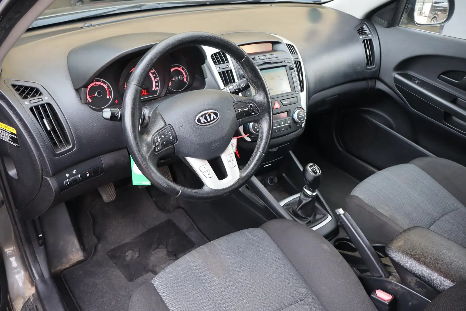 Kia Ceed / cee'd Sporty Wagon 1.4 CVVT Navigator Plus Pack Navigati Gri - 2