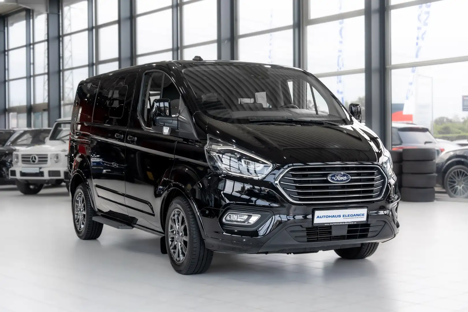 Ford Tourneo Custom Kombi 320 L1 Titanium*1.HD*LEDER Schwarz - 2