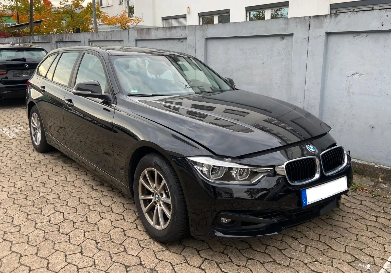 BMW 318 i Touring Aut. Navi Head-Up SHZ PDC LED Schwarz - 1