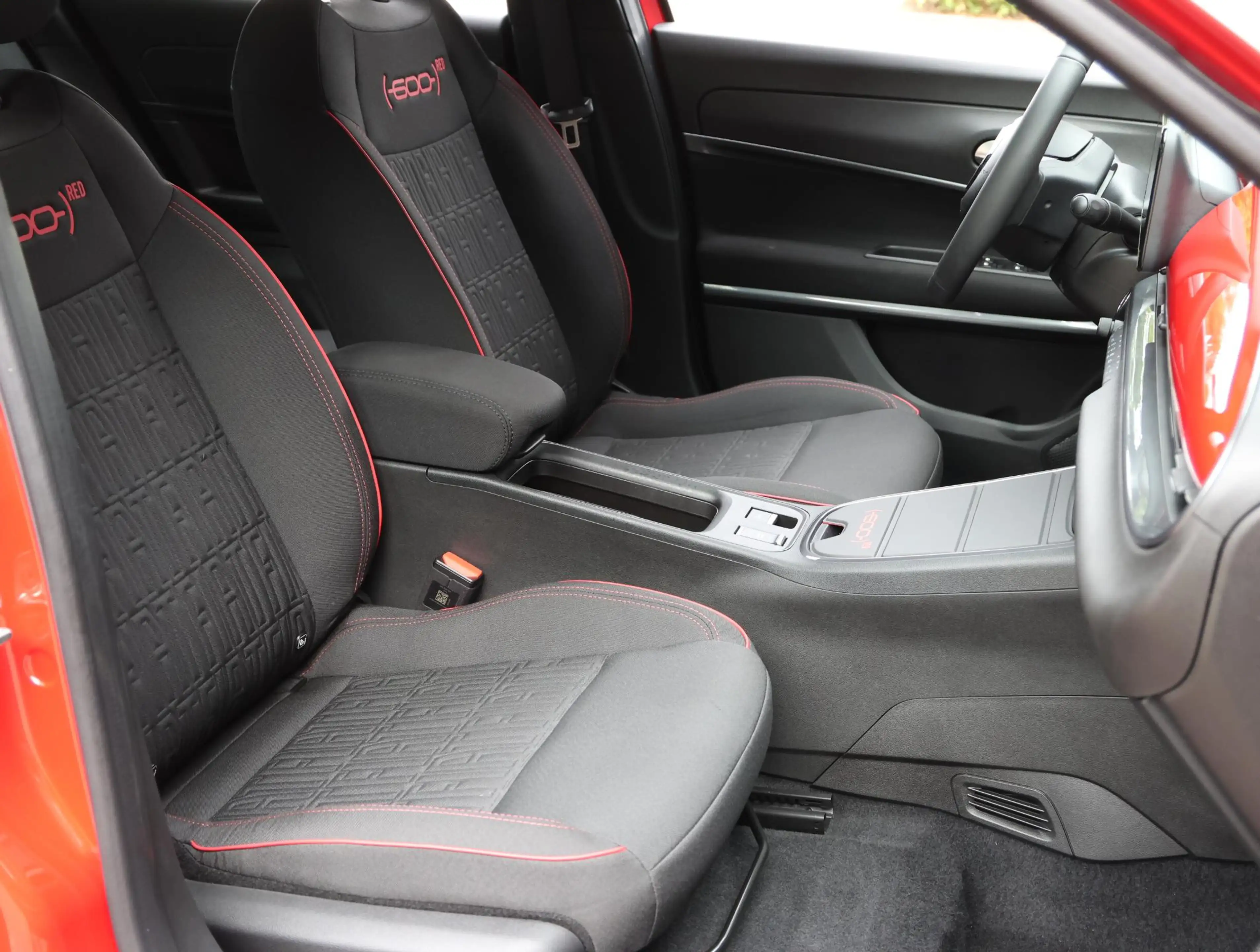Fiat 600e RED 54 kWh | Climate control | AppleCarplay&Androi — photo 10