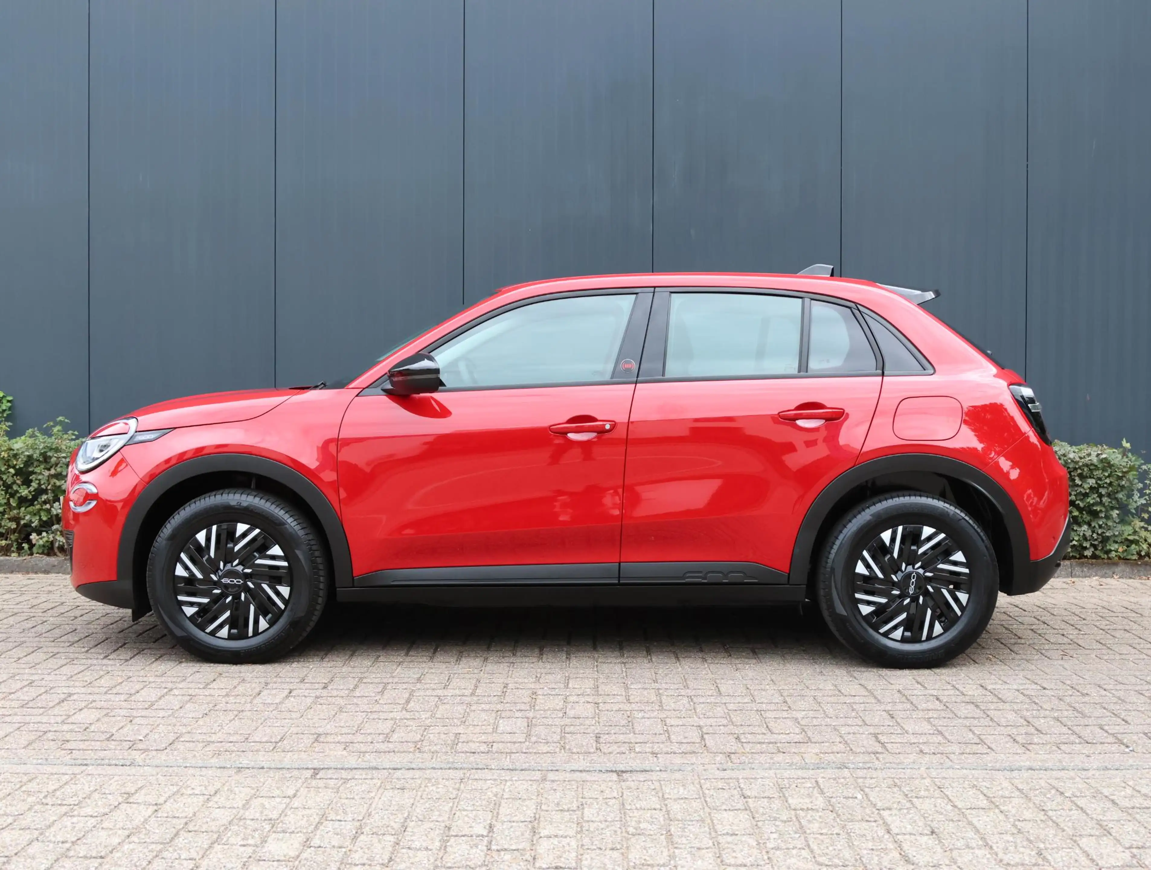 Fiat 600e RED 54 kWh | Climate control | AppleCarplay&Androi — photo 3