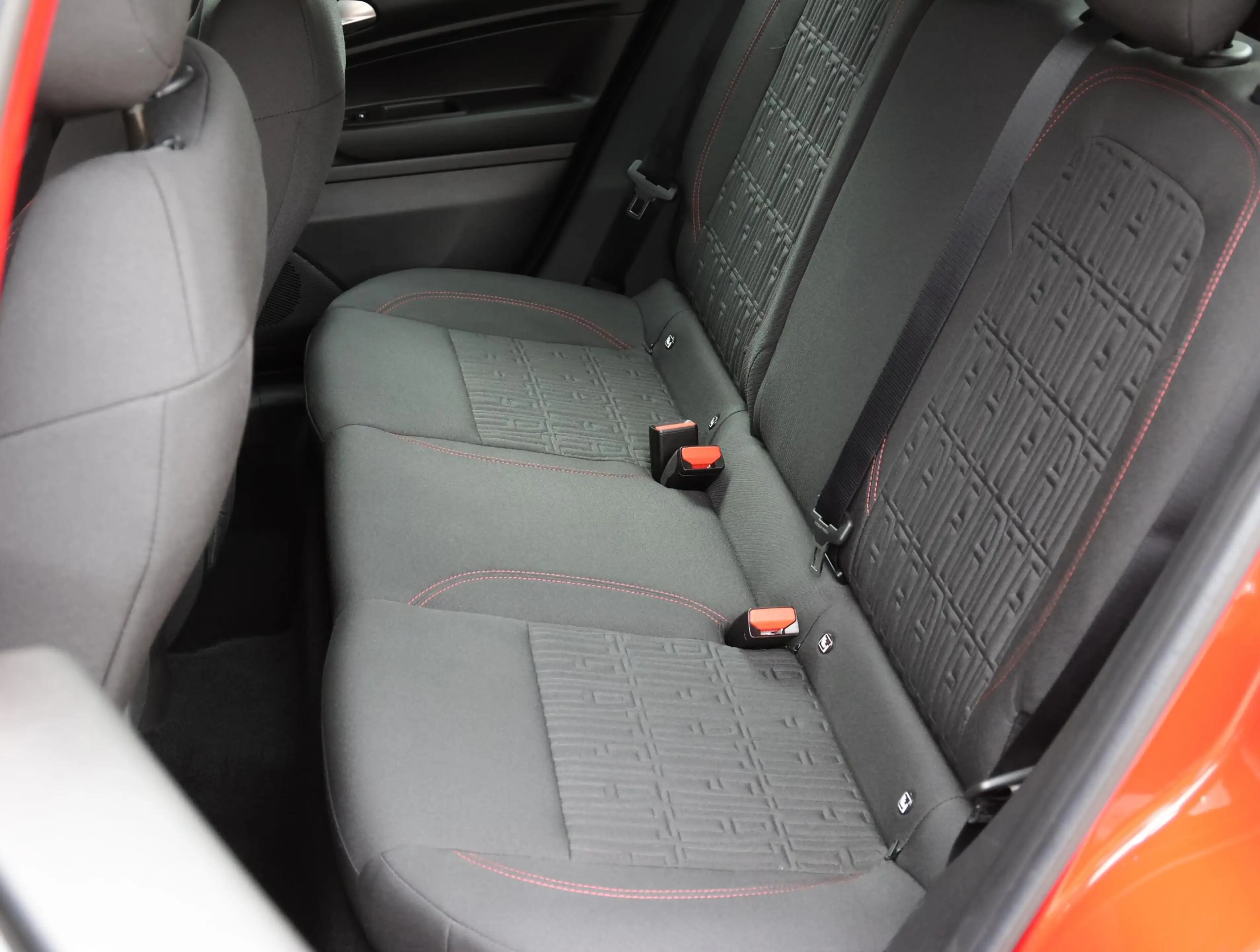 Fiat 600e RED 54 kWh | Climate control | AppleCarplay&Androi — photo 15