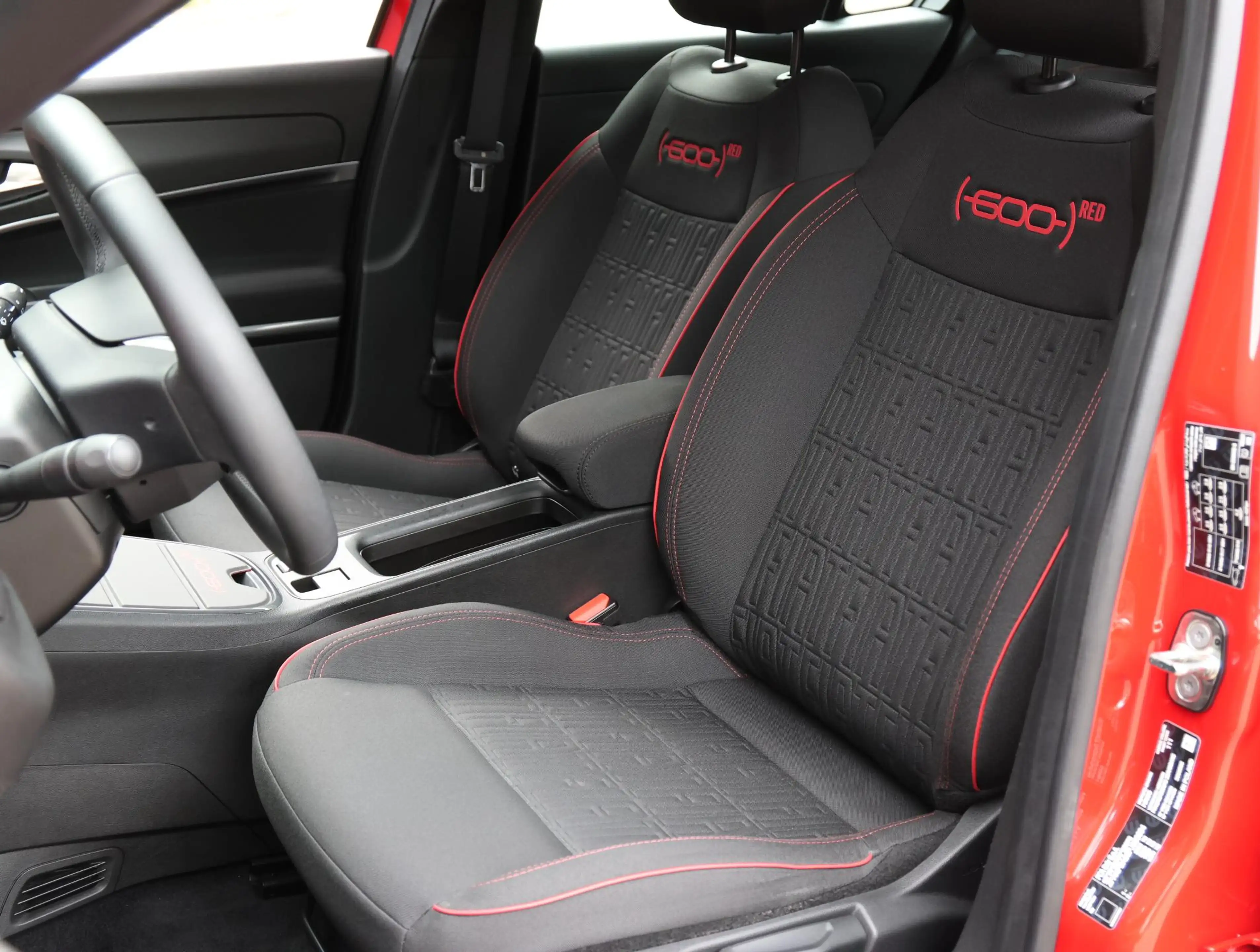 Fiat 600e RED 54 kWh | Climate control | AppleCarplay&Androi — photo 12