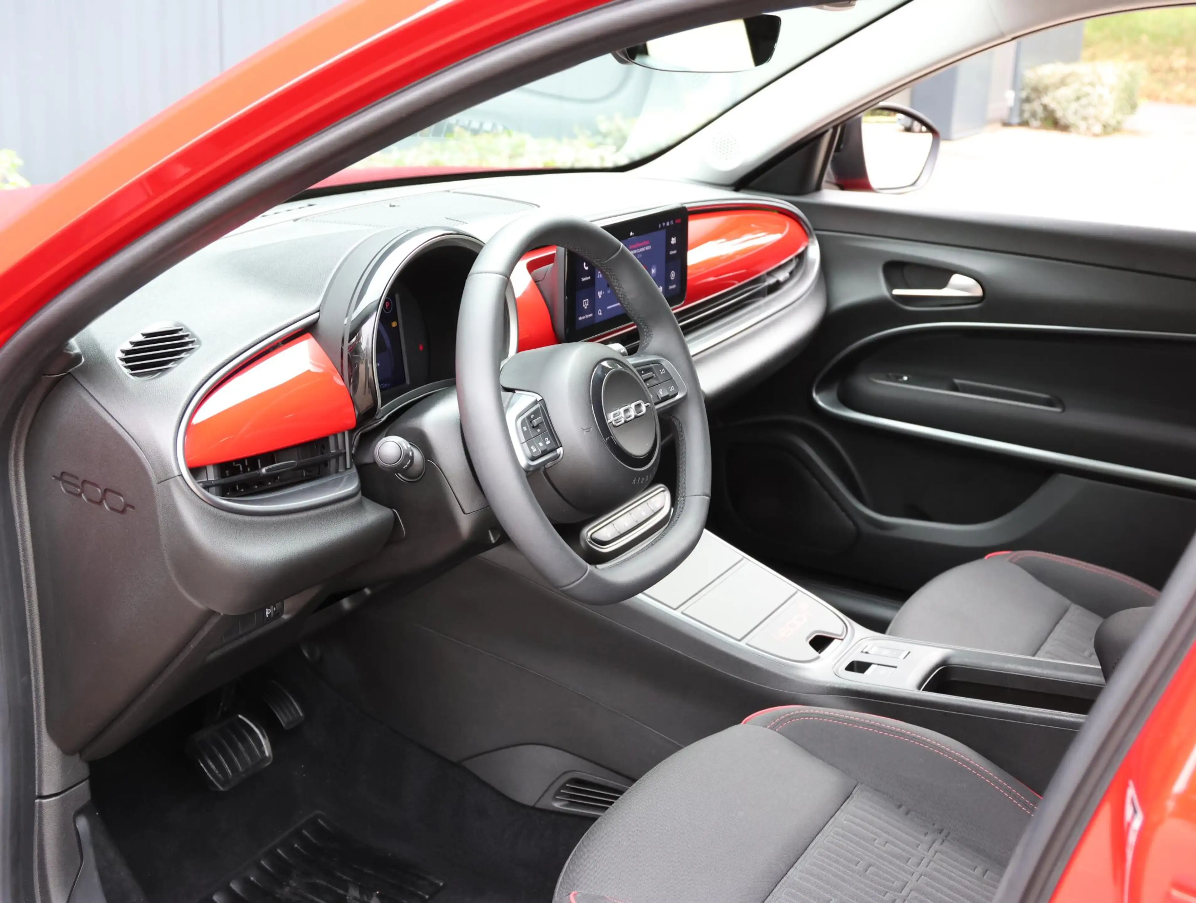 Fiat 600e RED 54 kWh | Climate control | AppleCarplay&Androi — photo 11