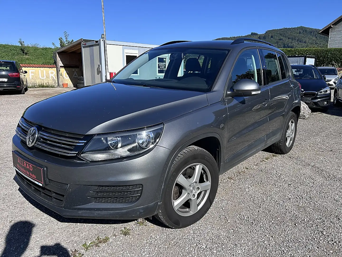 Volkswagen Tiguan 2,0 TDI BMT 4Motion Trend&Fun DPF Grau - 2