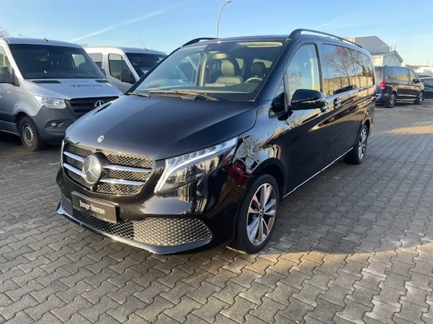 Mercedes-Benz V 300 d AVANTGARDE Extralang/AIRMATIC/360°/LEDER/STANDHZ Schwarz - 2