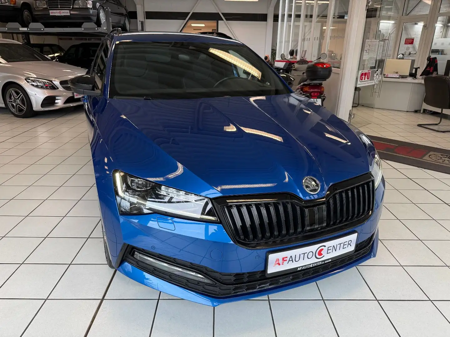 Skoda Superb Combi Sportline 4x4*360°*LED*Canton Sound Blau - 2