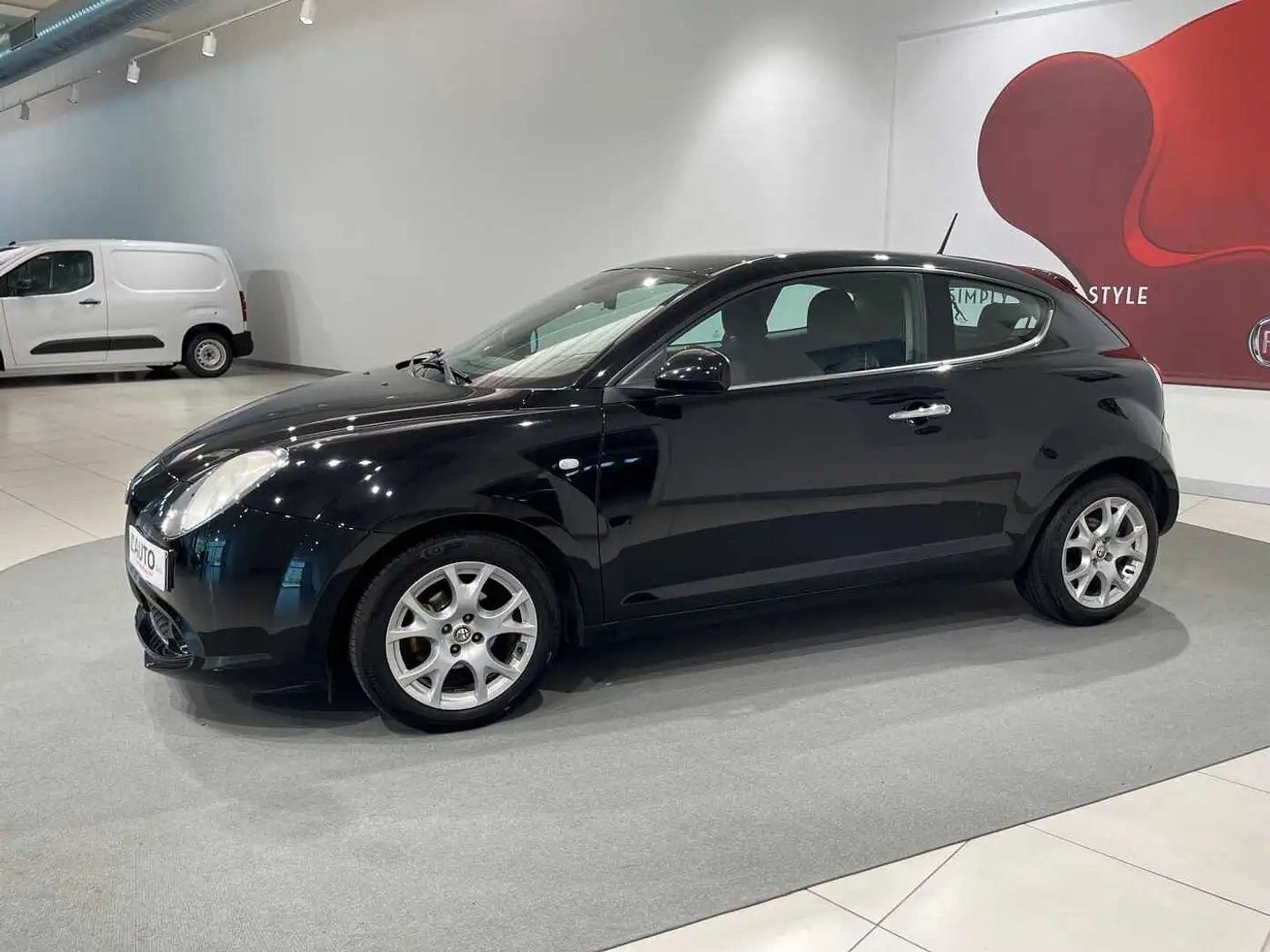 Alfa Romeo MiTo 1.4 78 CV Junior Distinctive Zwart - 2