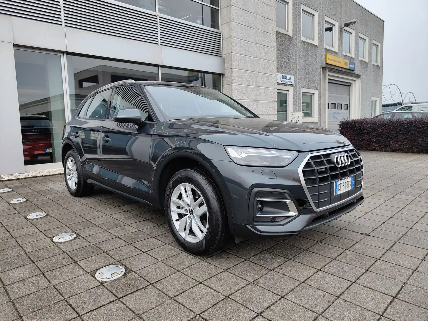 Audi Q5 40TDI 204cv quattro S tronic Pelle Camera FariLED Gris - 2