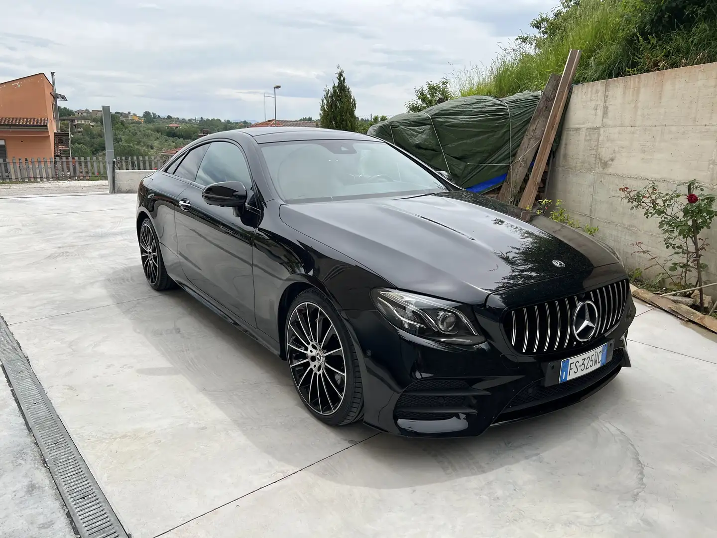 Mercedes-Benz E 220 Coupe d Premium Plus 4matic auto AMG line - 2