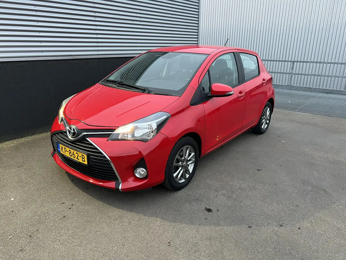 Toyota Yaris 1.0 VVT-i Lounge Achteruitrijcamera, Parkeersensor Rot - 2