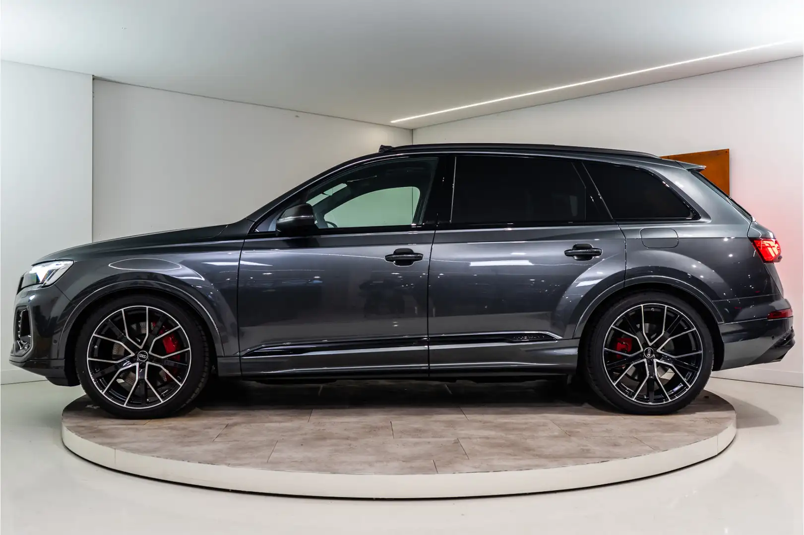 Audi Q7 60 TFSI e Quattro Pro Line+ S Competition 489PK | Grijs - 2