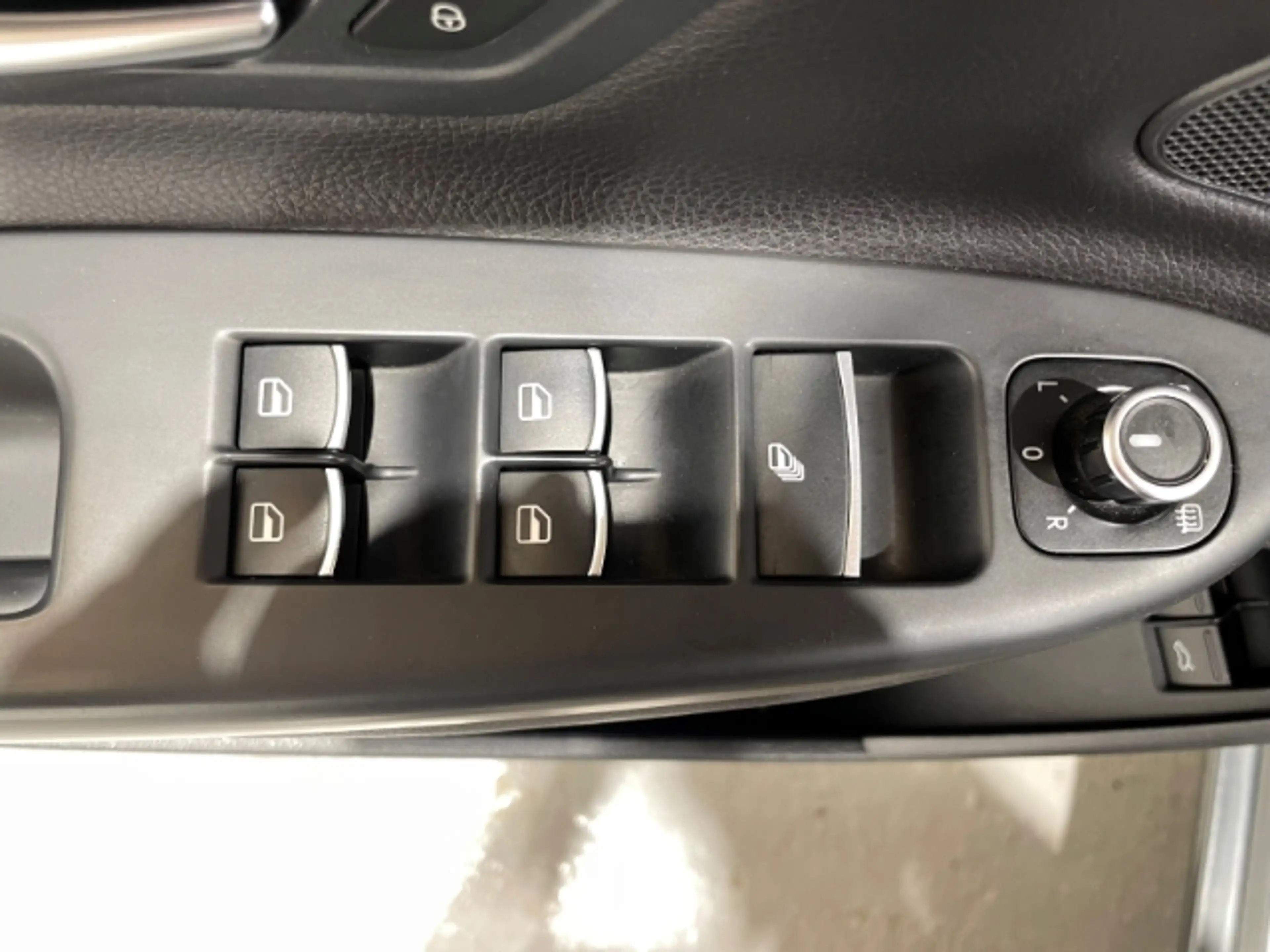 Volkswagen Eos 2.0 TDI DSG Sport & Style Leder Klima PDC — photo 13