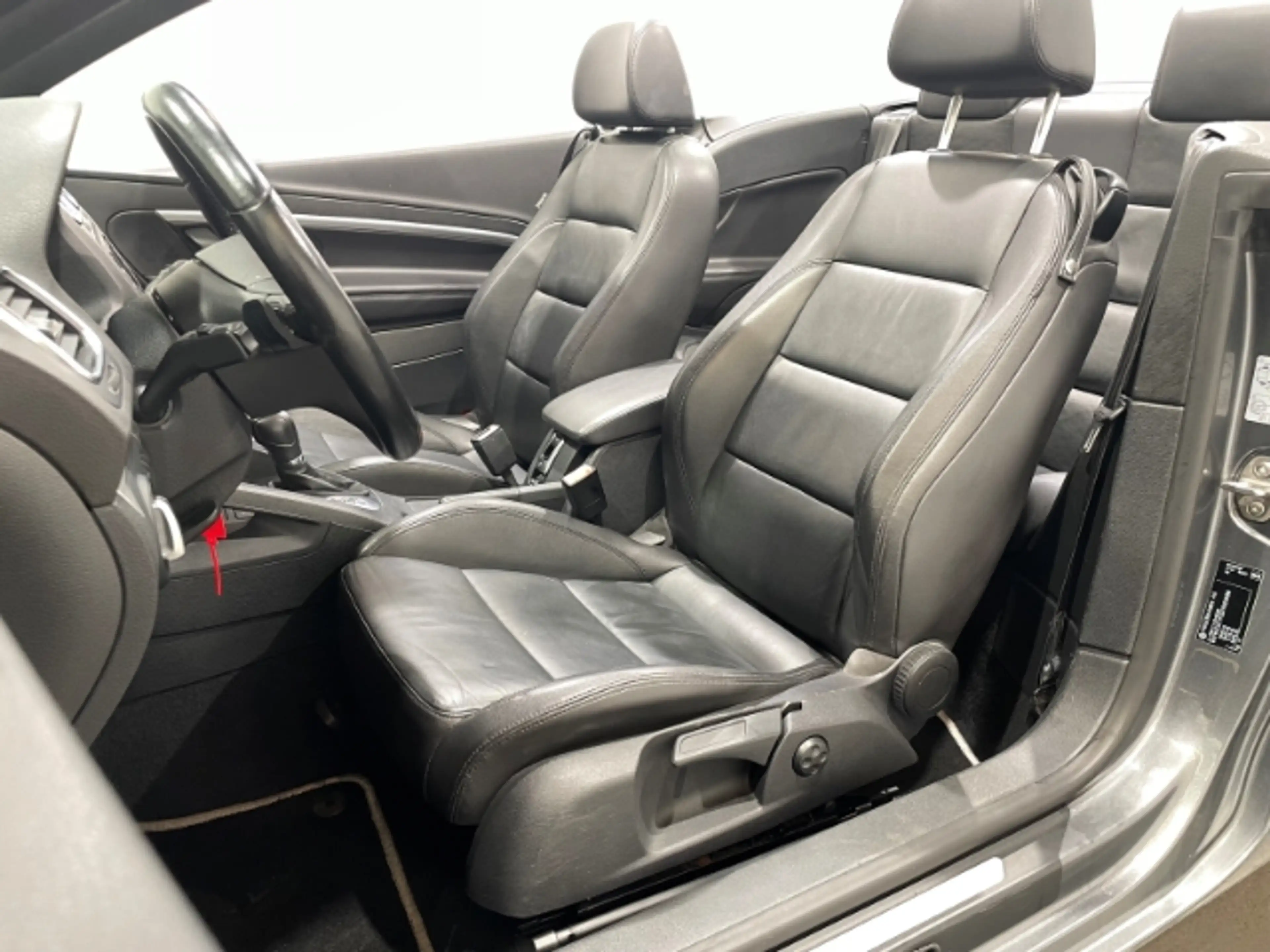 Volkswagen Eos 2.0 TDI DSG Sport & Style Leder Klima PDC — photo 10