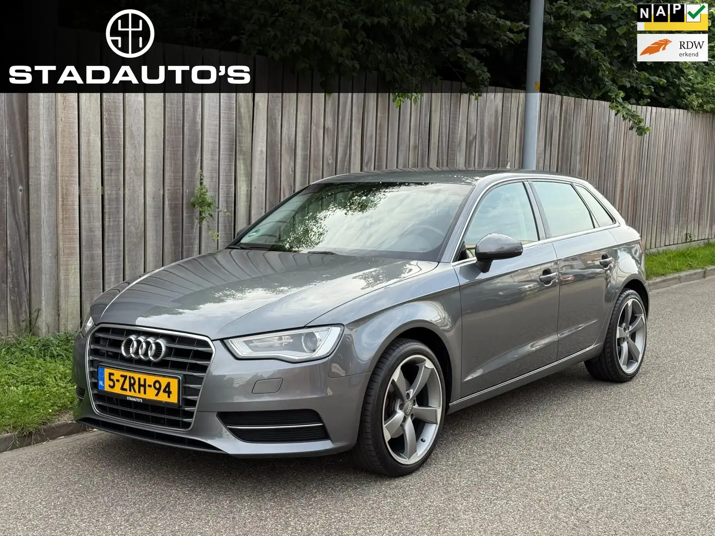 Audi A3 Sportback 1.2 TFSI S-Tronic 5D Bluetooth Xenon NAP Gris - 1